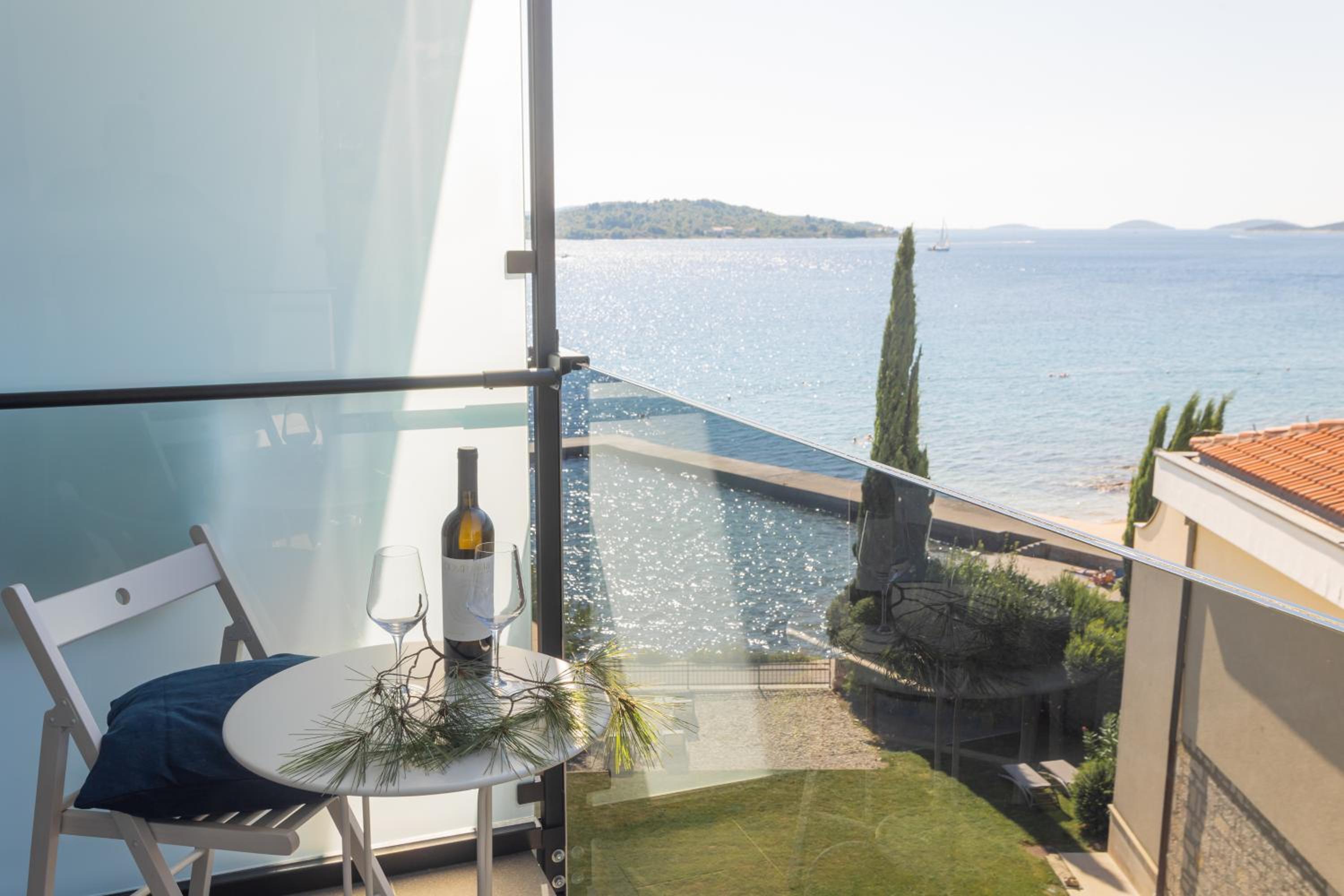 Classic Double Room with Balcony - Sea Side - Photo 2