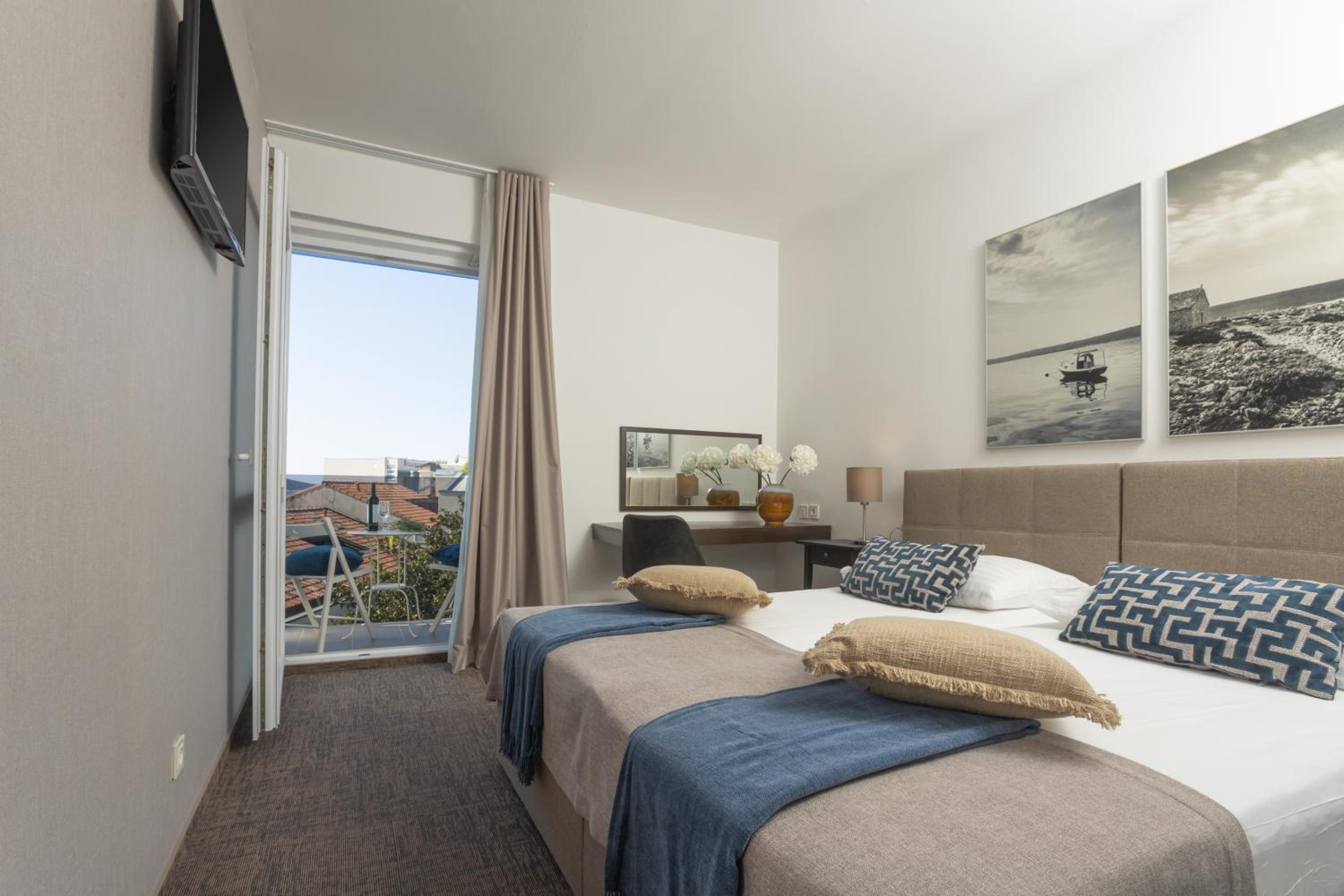 Classic Double Room with Balcony - Sea Side - Photo 4