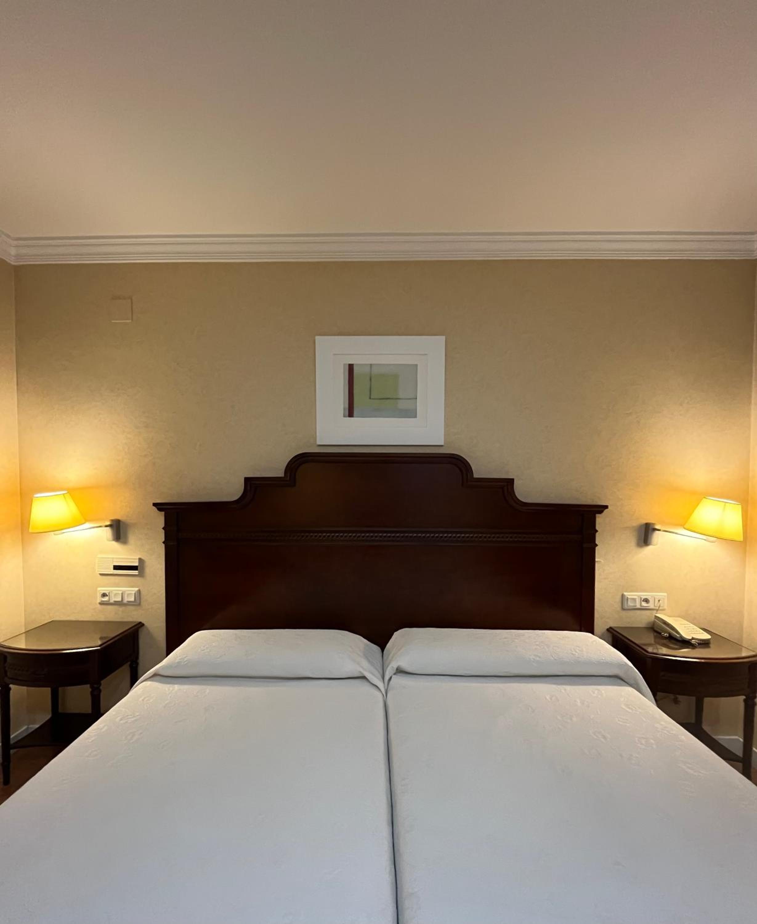 Double or Twin Room - Photo 6