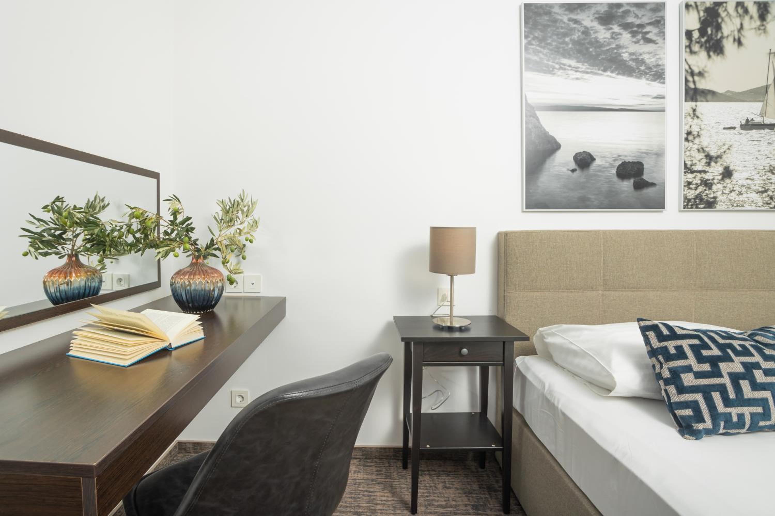 Classic Double Room with Balcony and Sea View - Photo 5