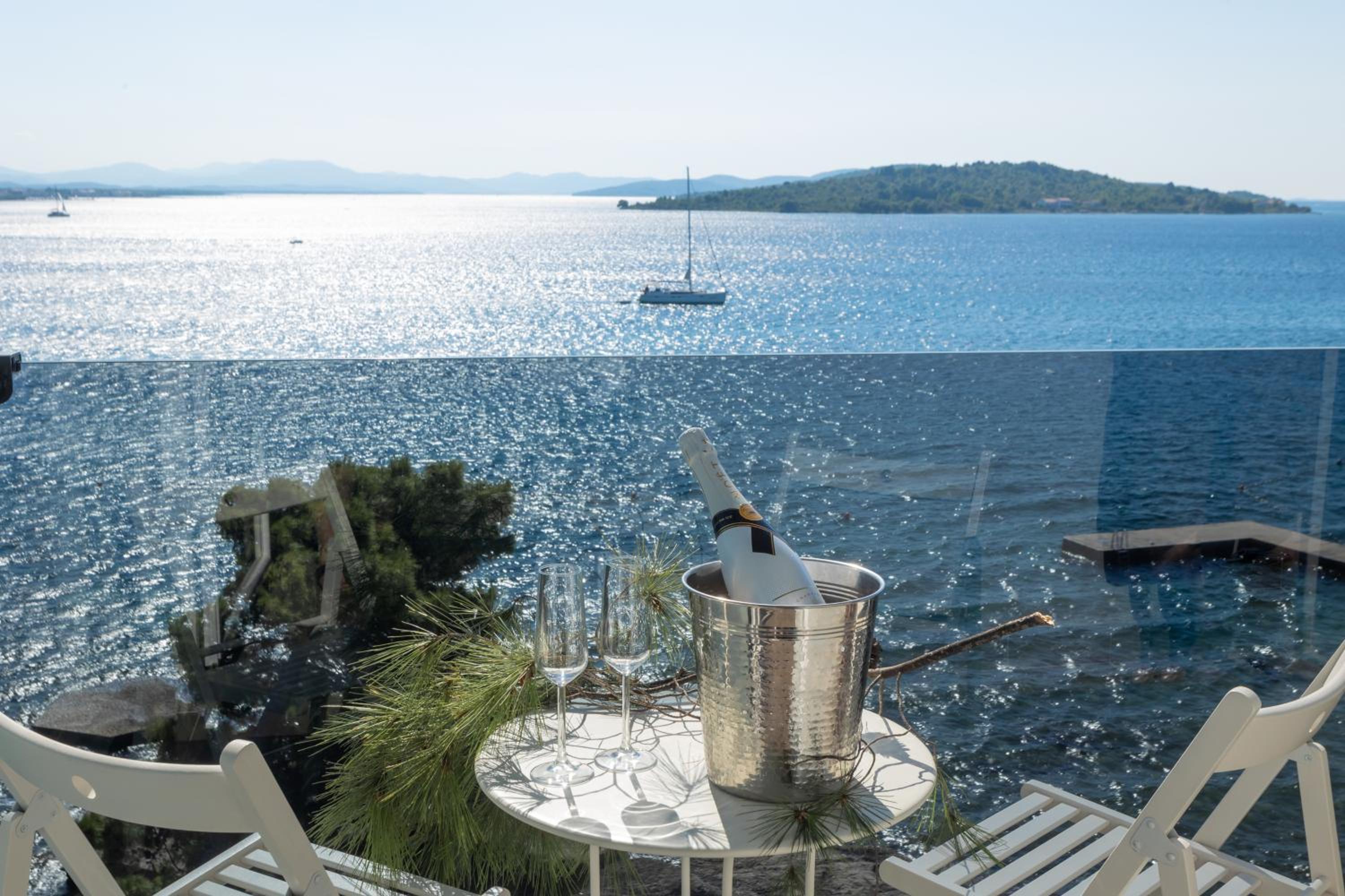 Classic Double Room with Balcony and Sea View - Photo 2