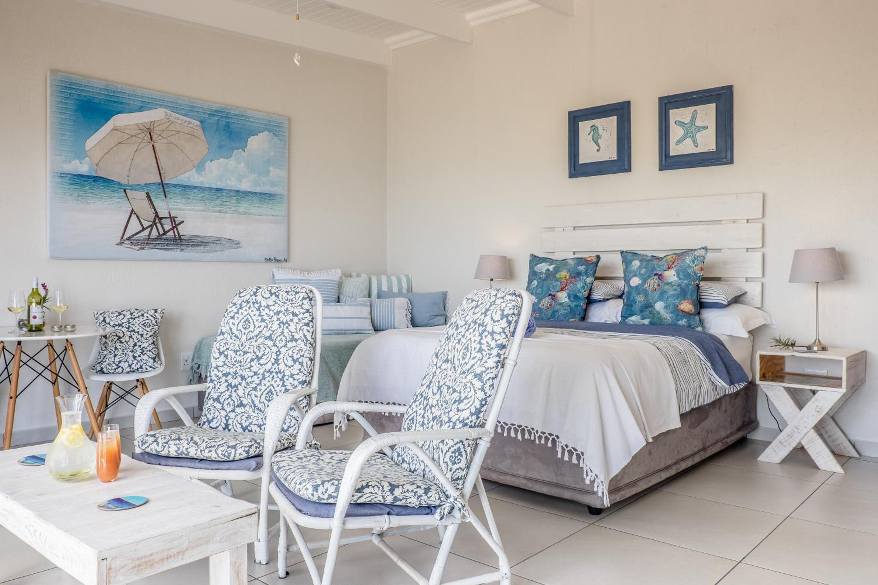 Queen Room with Sea View - Photo 25