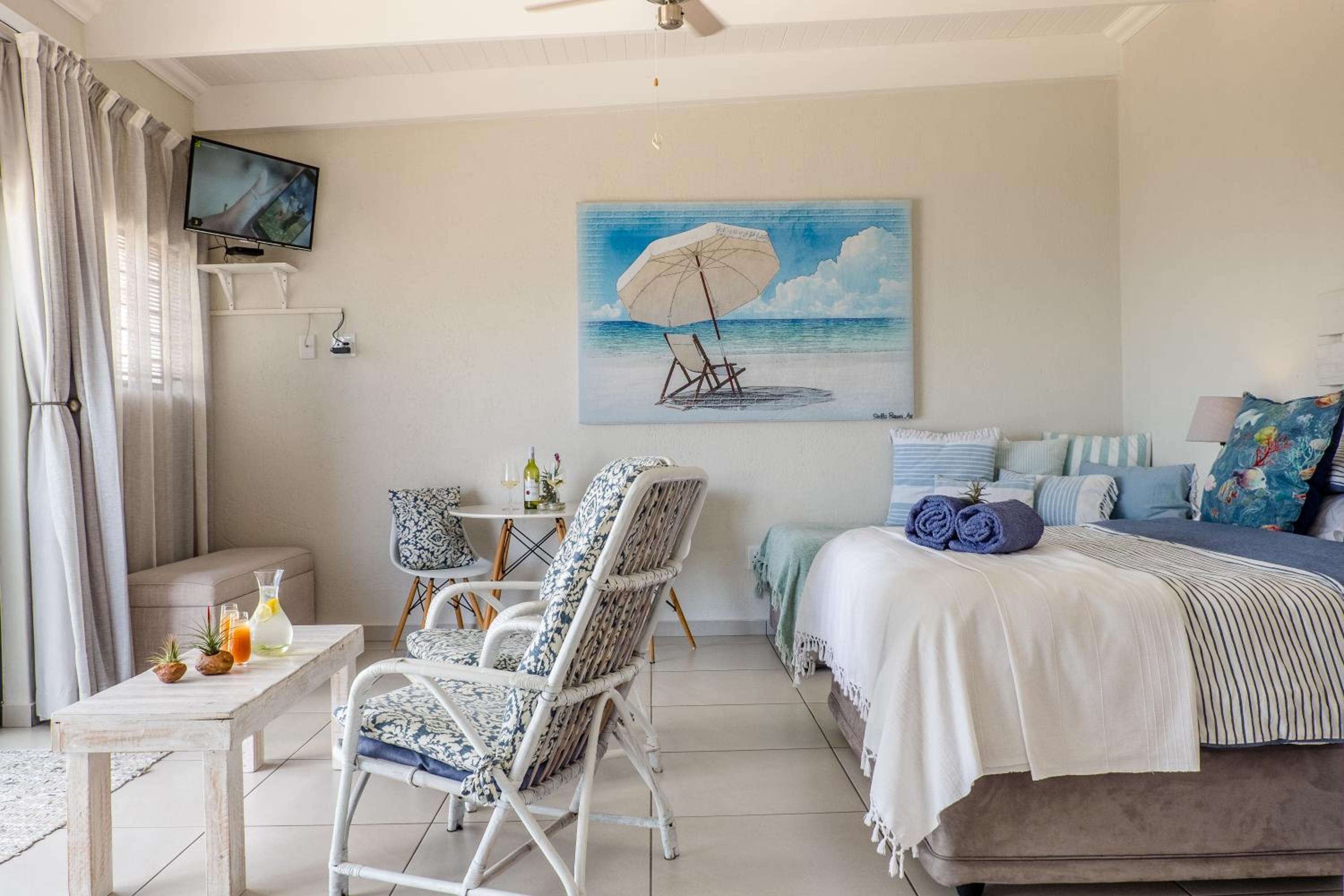 Queen Room with Sea View - Photo 9