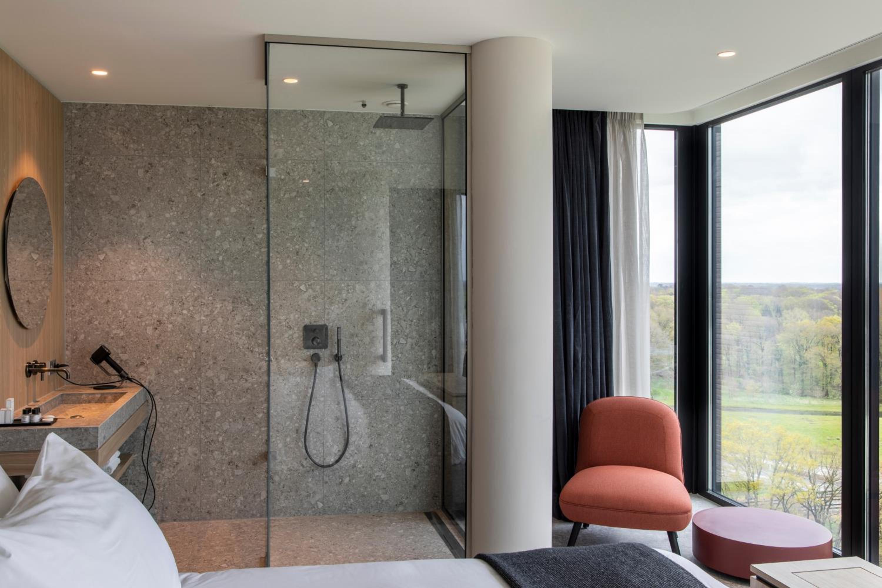 King Room with Spa Bath - Photo 3