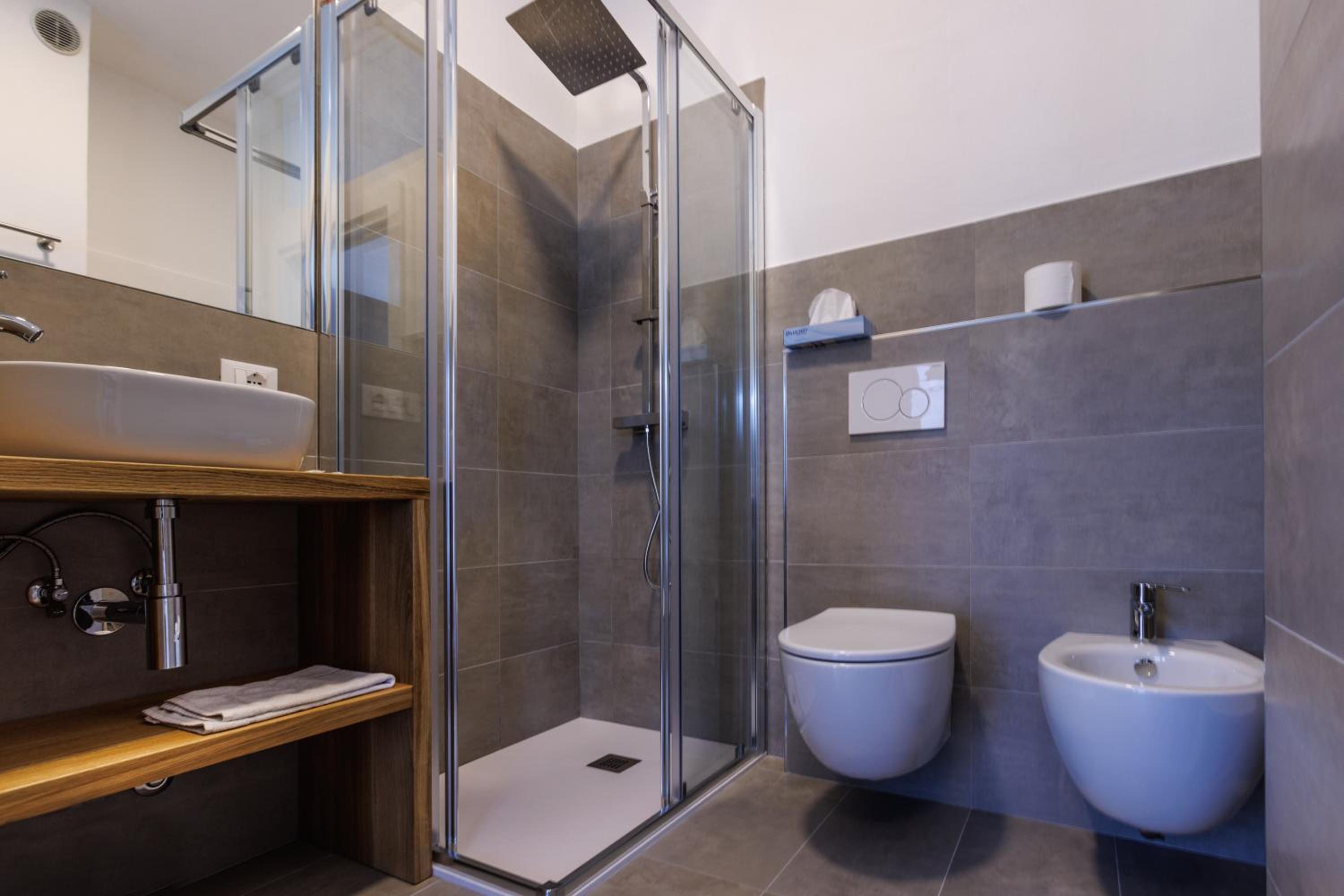 Deluxe Double Room with Balcony and Lake View photo 3