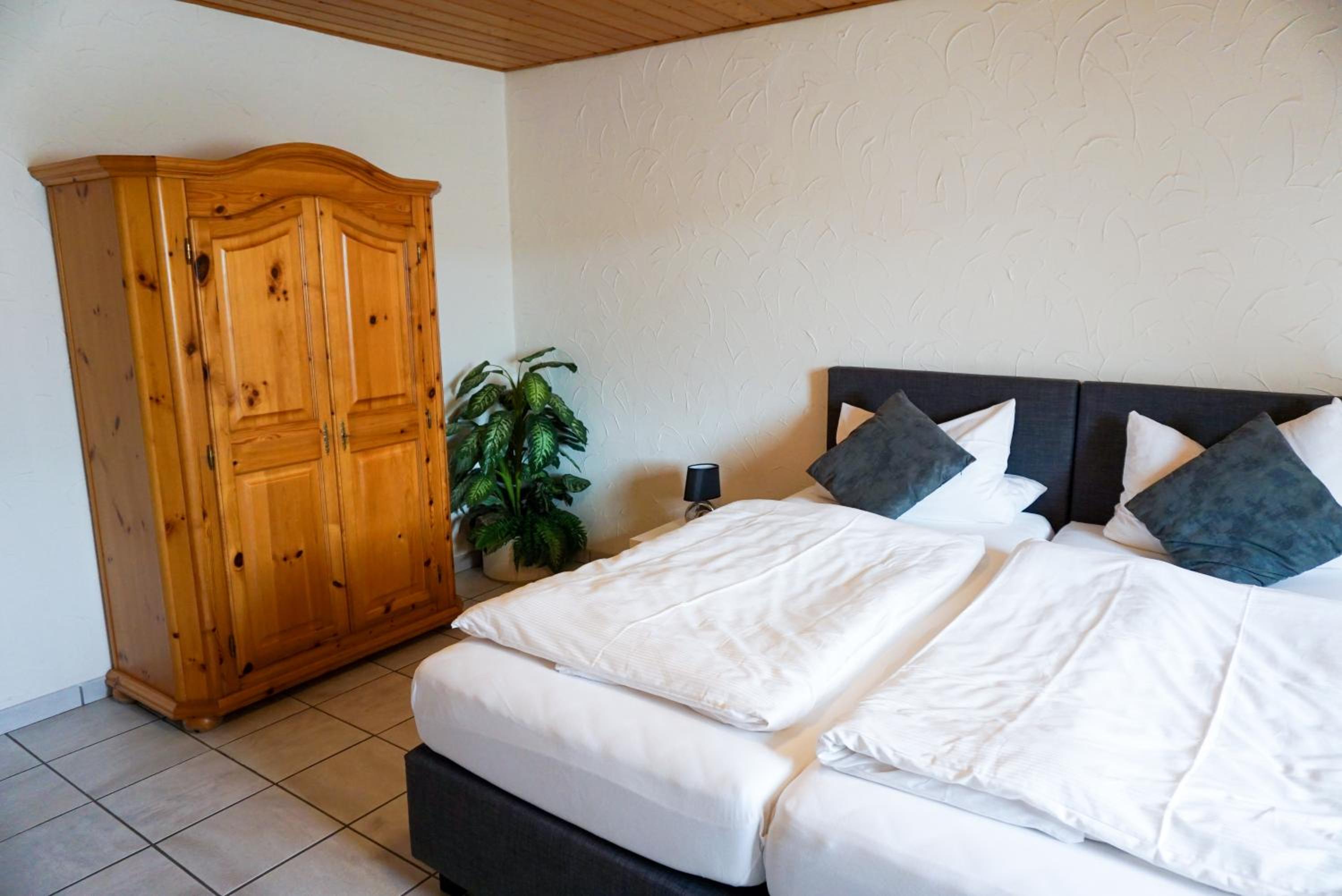 Double Room - Photo 7