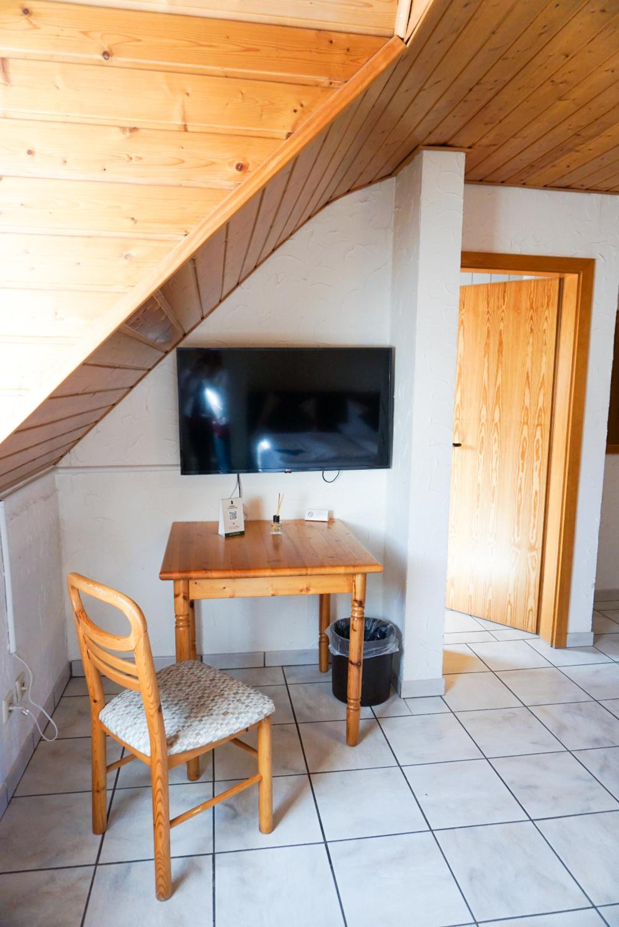 Double Room - Photo 5