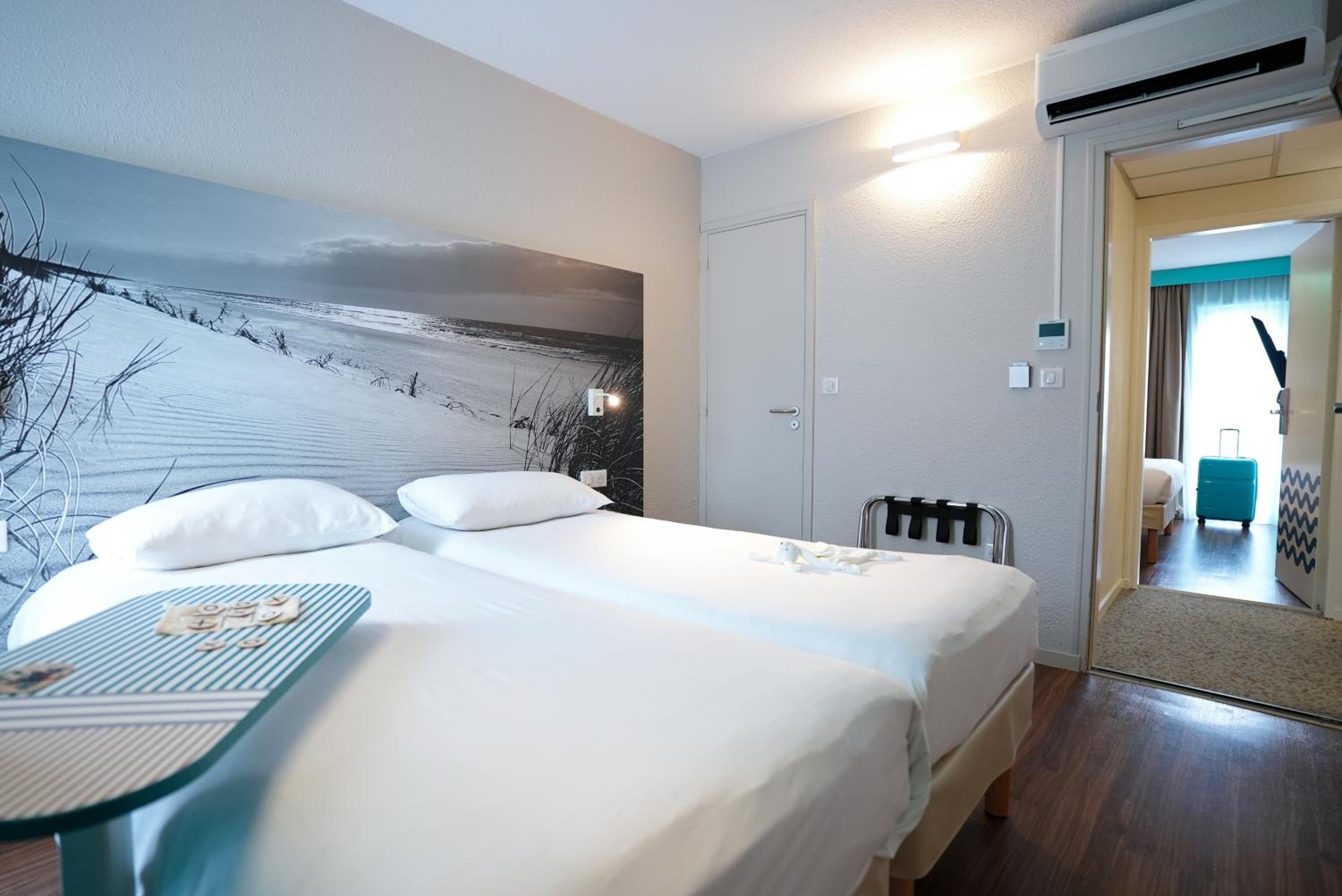 Standard Room with 2 Single Beds - Photo 1