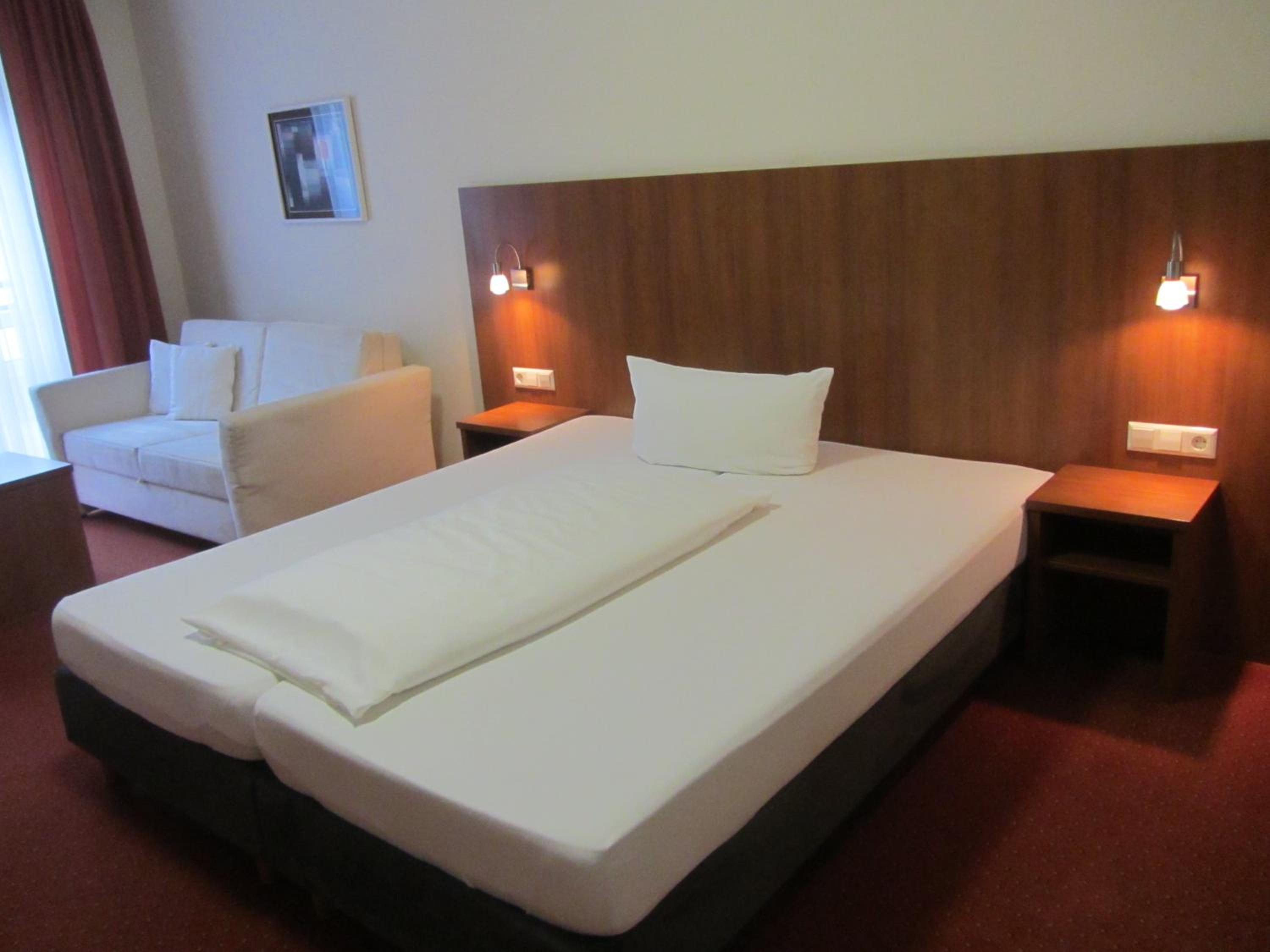Deluxe Double or Twin Room photo 1