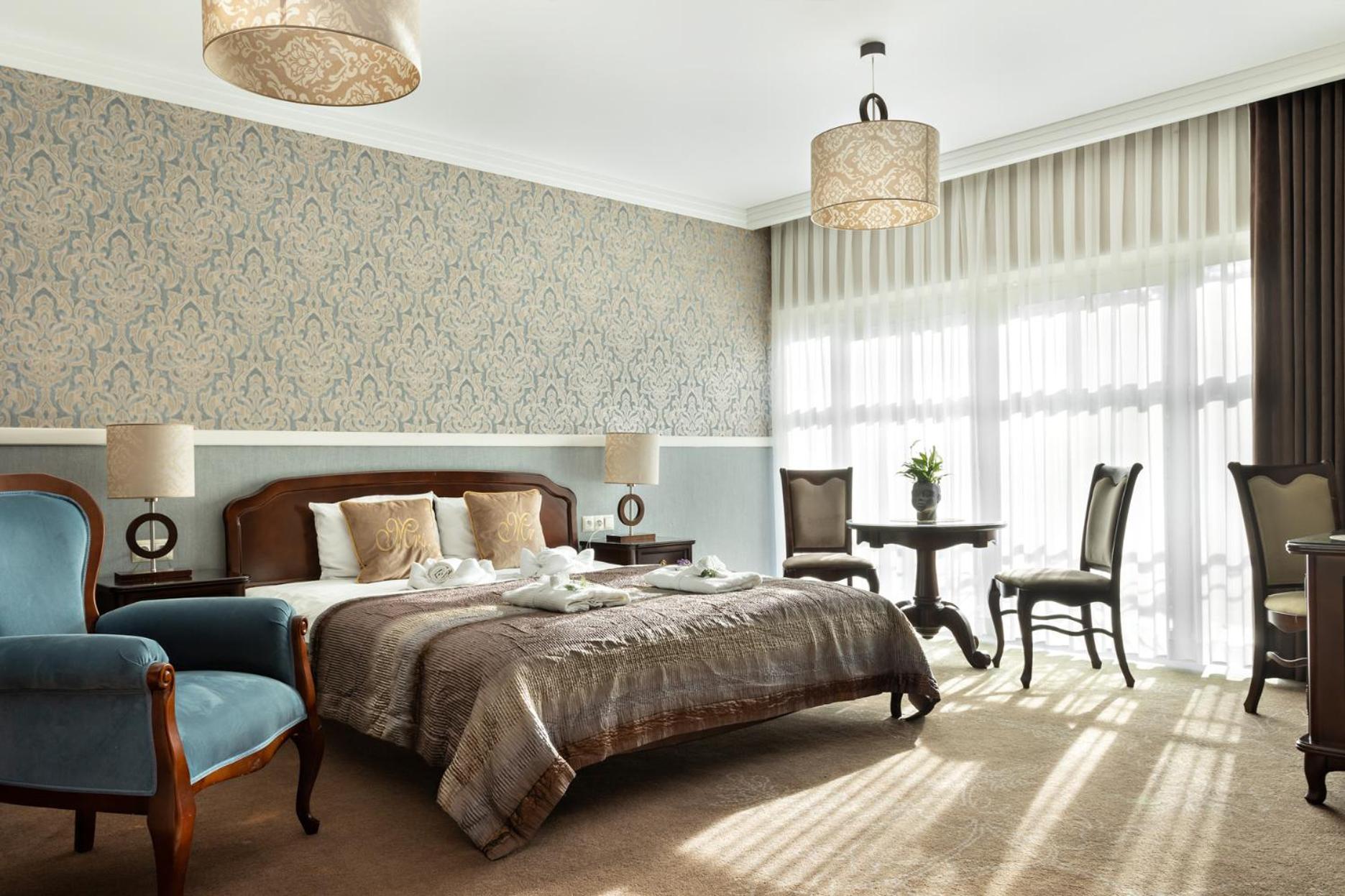 Deluxe Double Room with Balcony - Photo 2