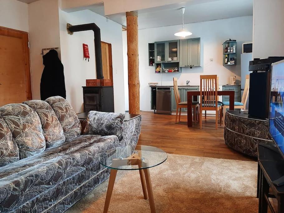 One-Bedroom House photo 1
