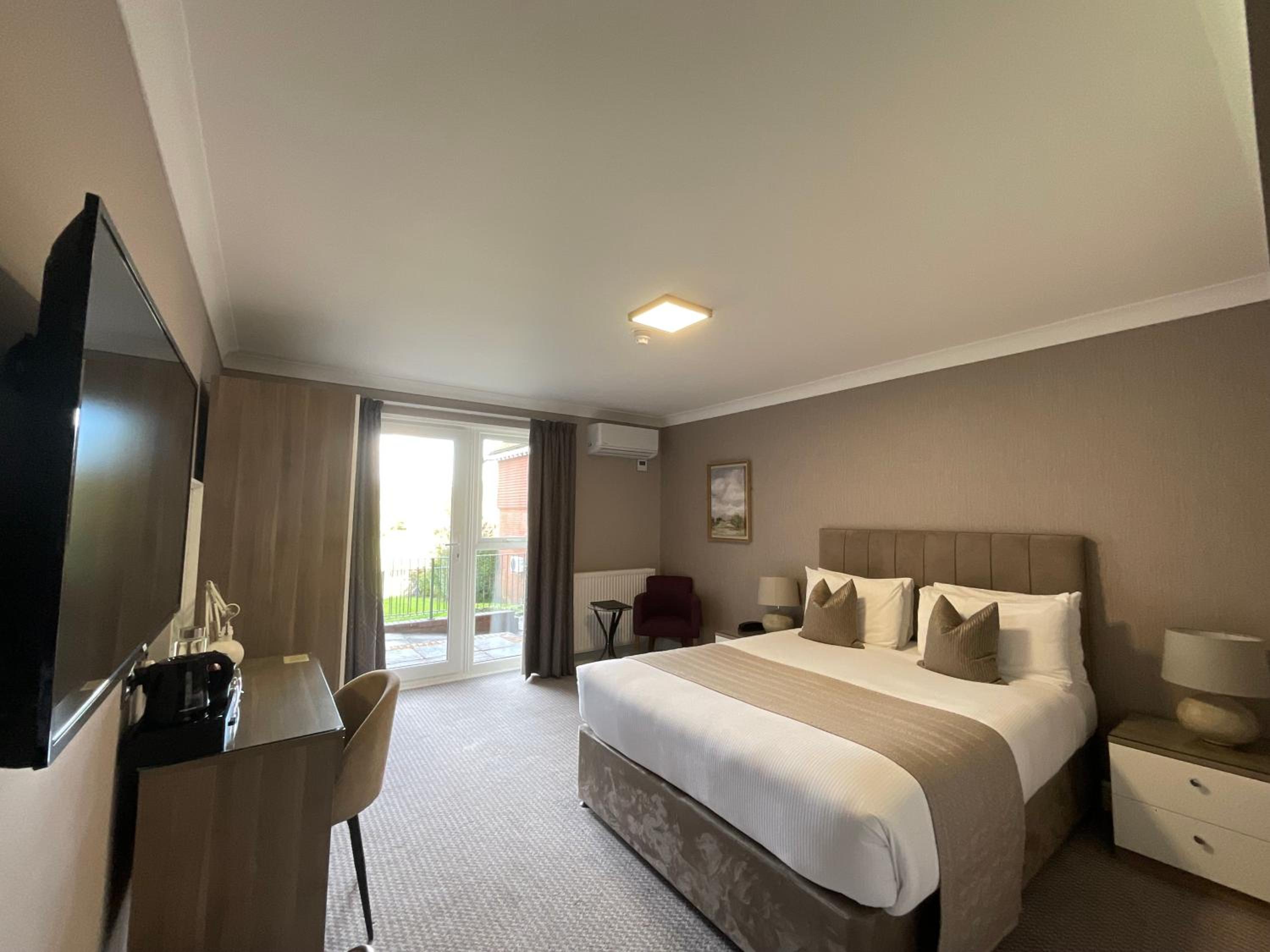 Superior King Room with River View - Photo 4