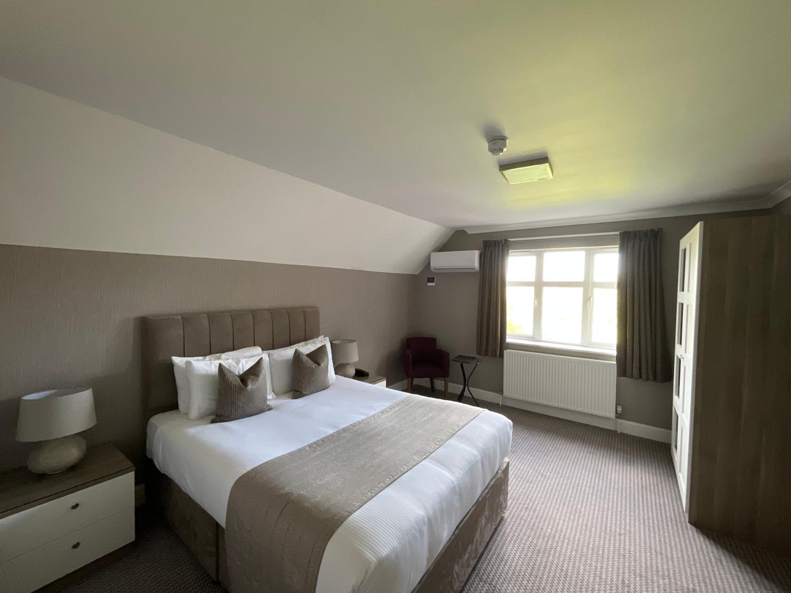 Executive King Room with River View - Photo 3