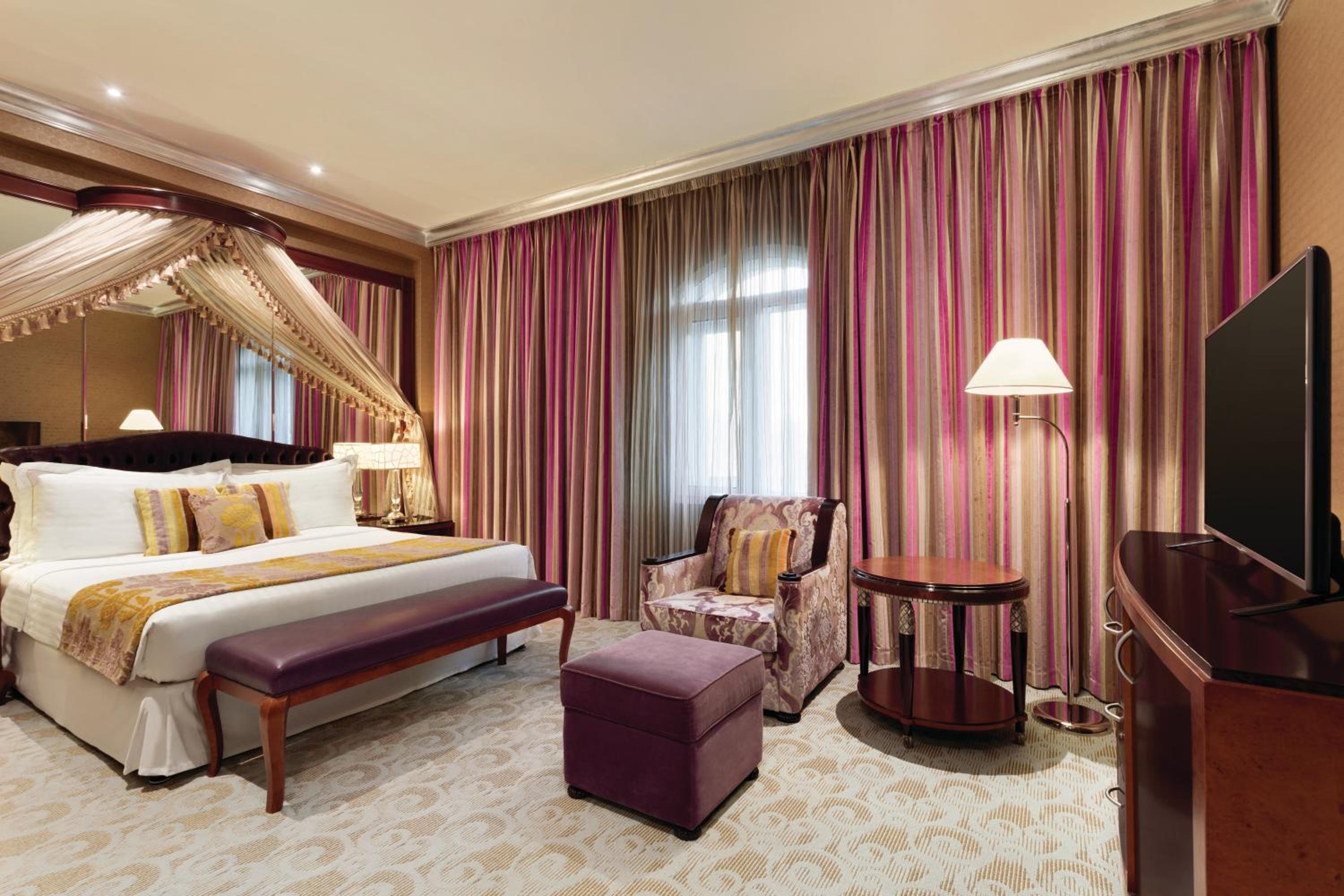 Executive King Suite - Photo 3