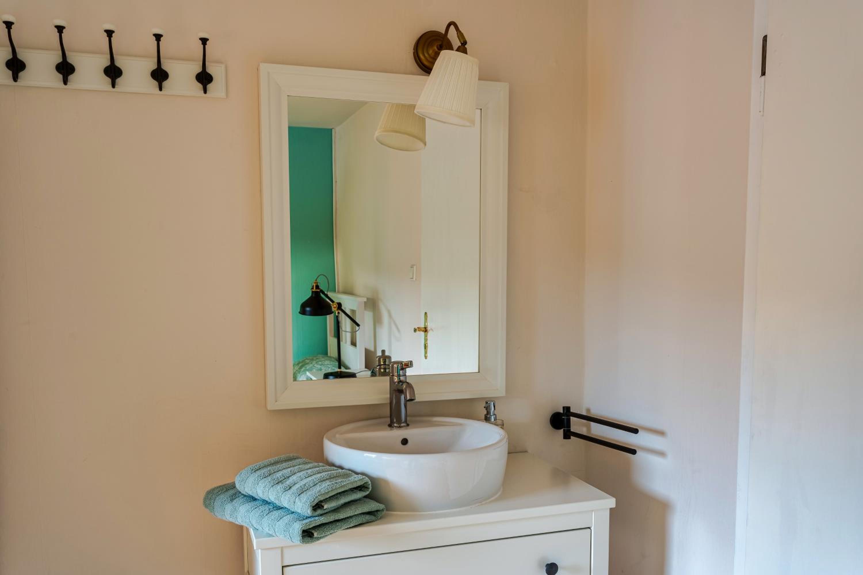 Single Room with Shared Shower and Toilet photo 2