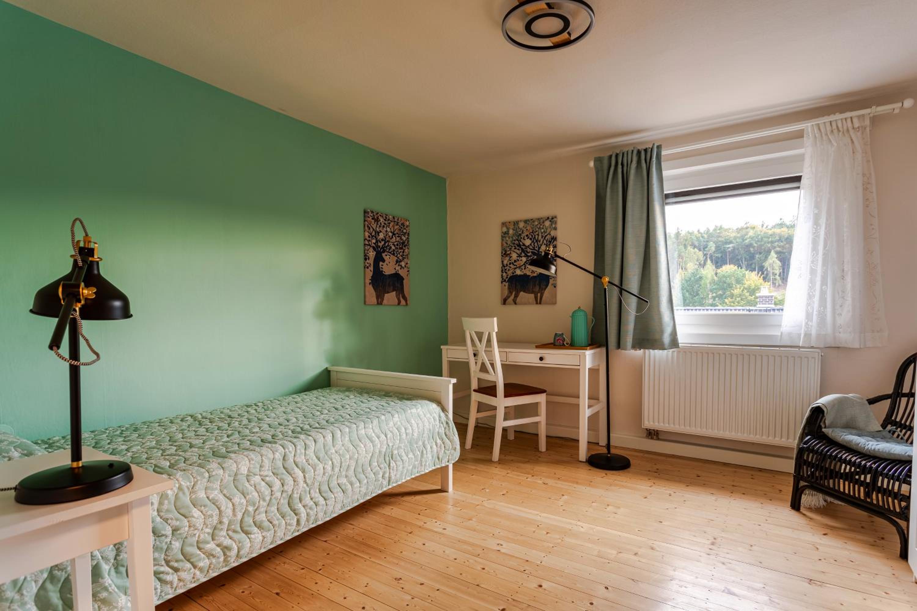 Single Room with Shared Shower and Toilet photo 3