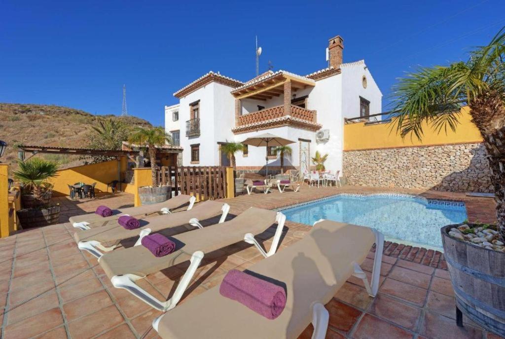 Villa de Cuatro Habitaciones