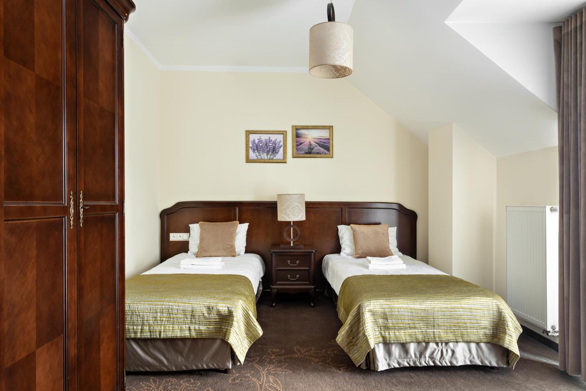 Twin Room - Photo 2