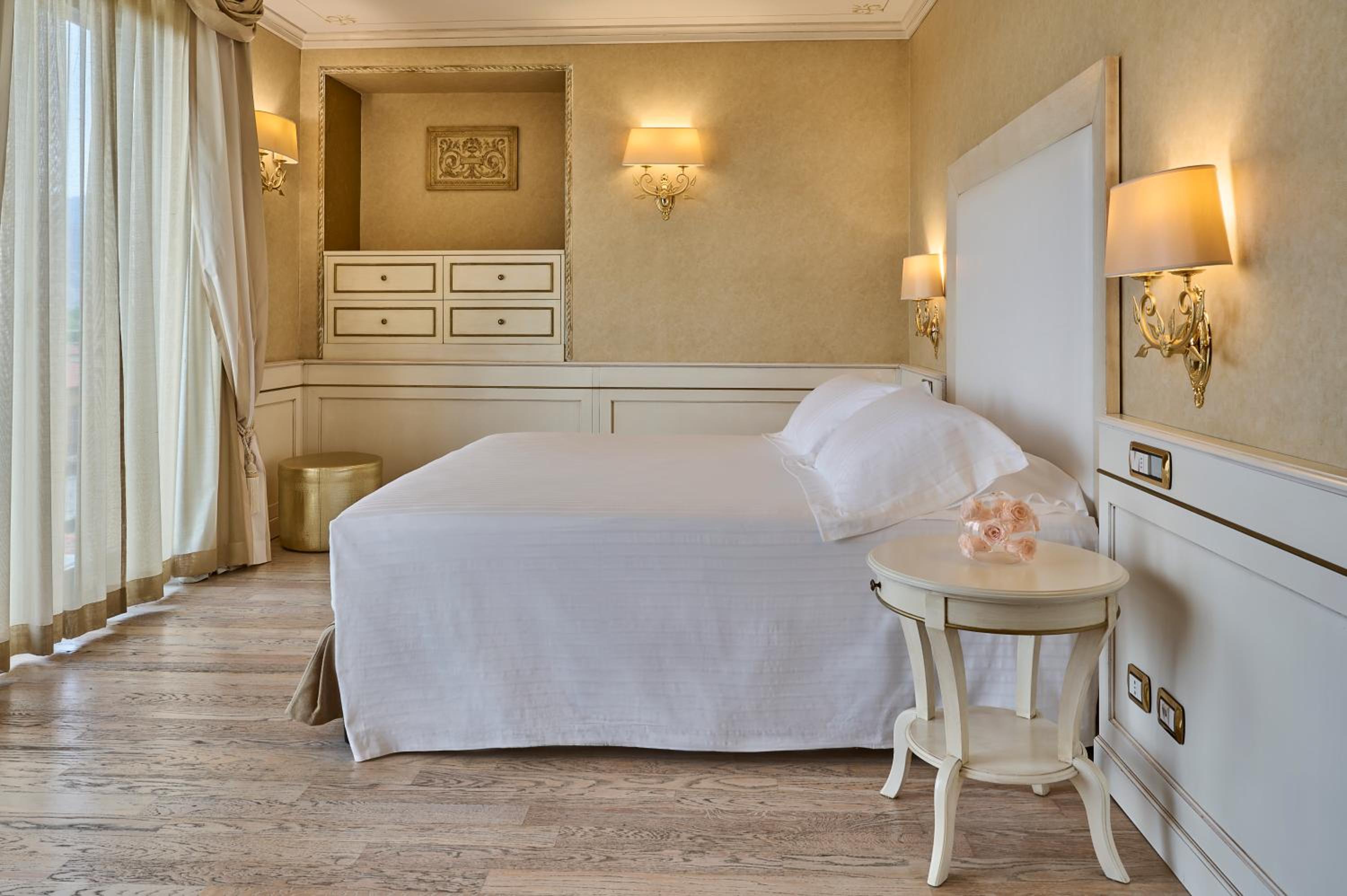 Deluxe Suite - Photo 1