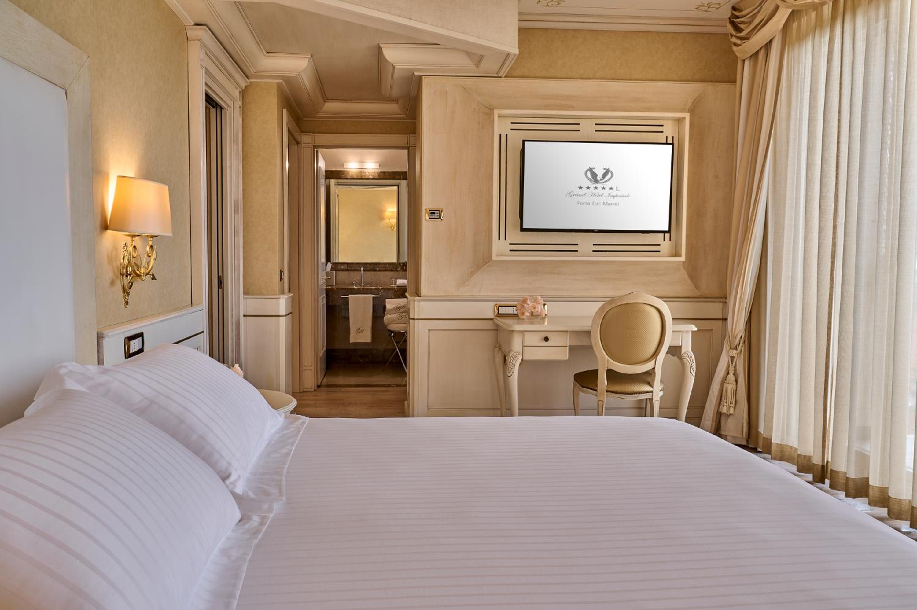 Deluxe Suite - Photo 2