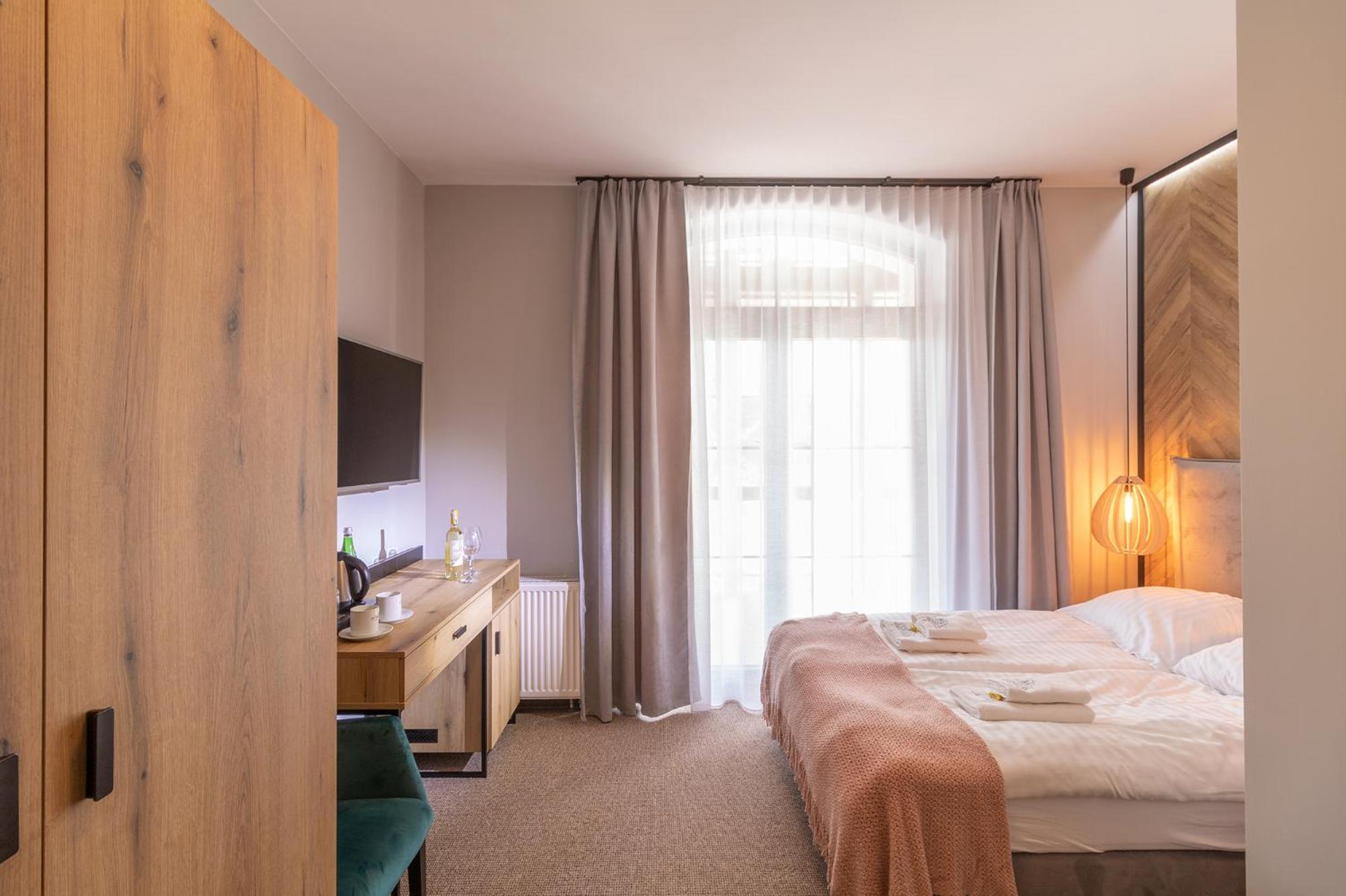Deluxe Double Room with Balcony photo 3