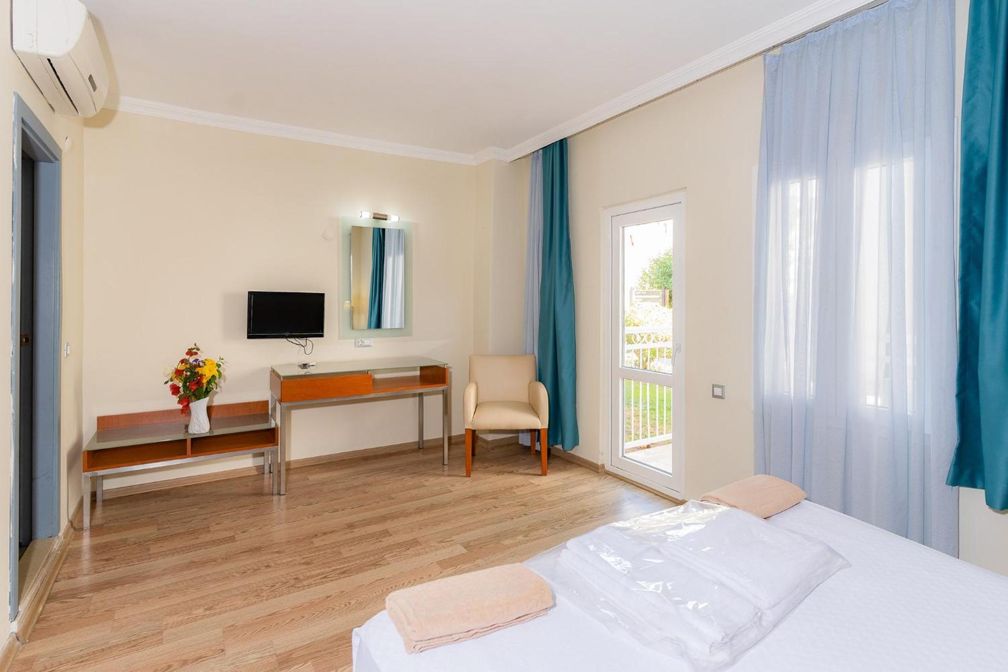 Standard Double or Twin Room - Photo 3