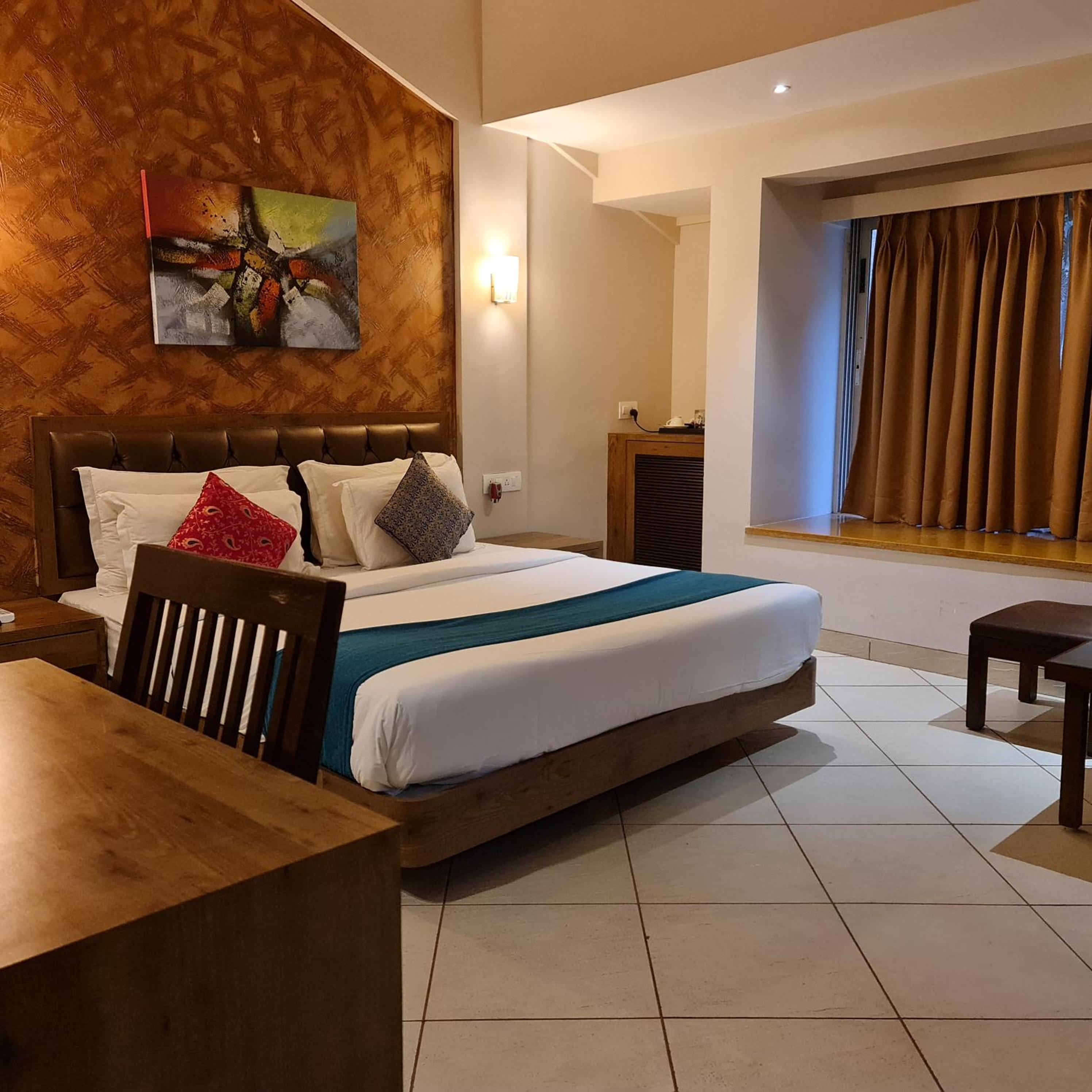 Premier Room with Balcony photo 2