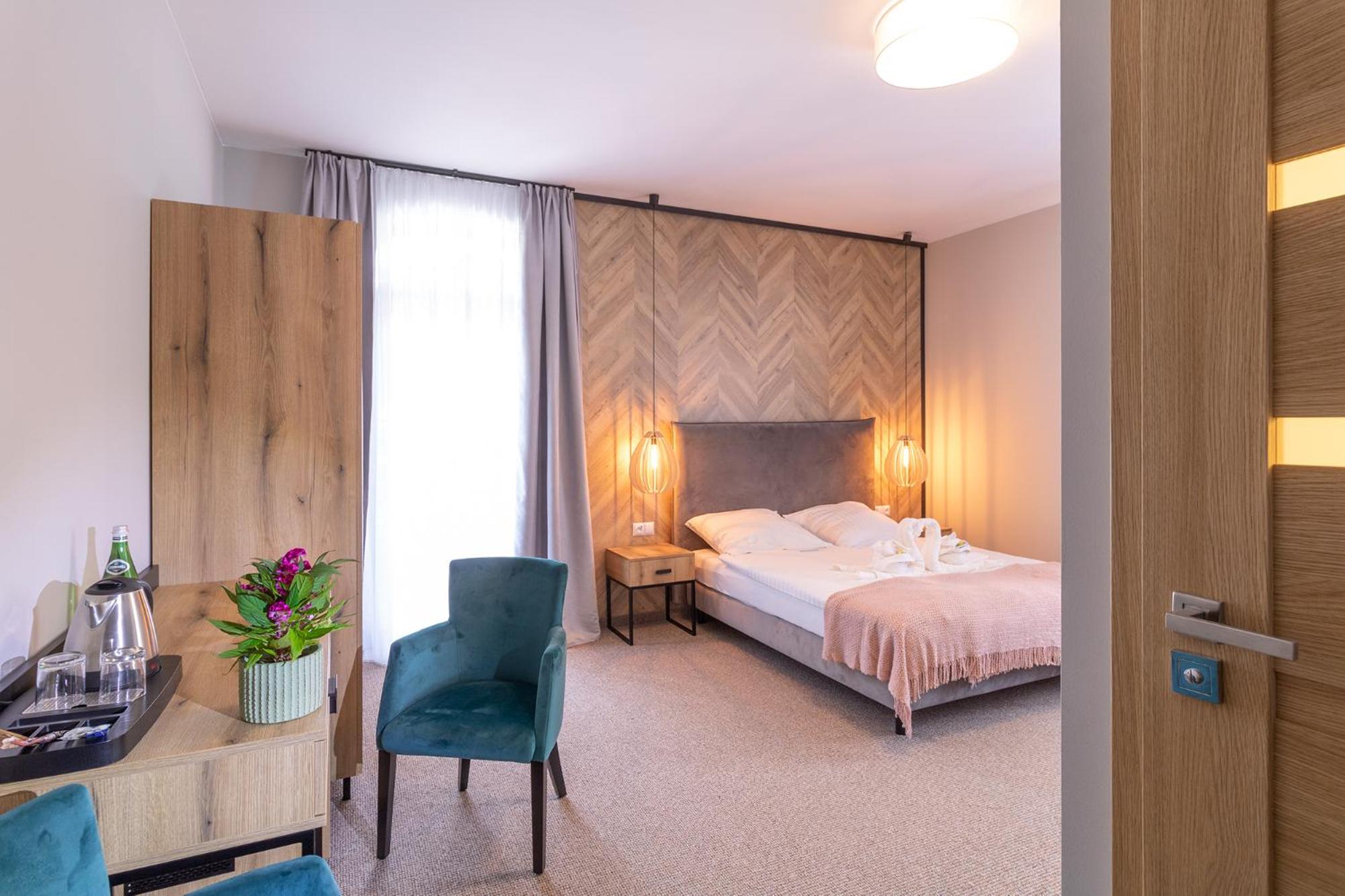 Deluxe Double Room with Balcony photo 3