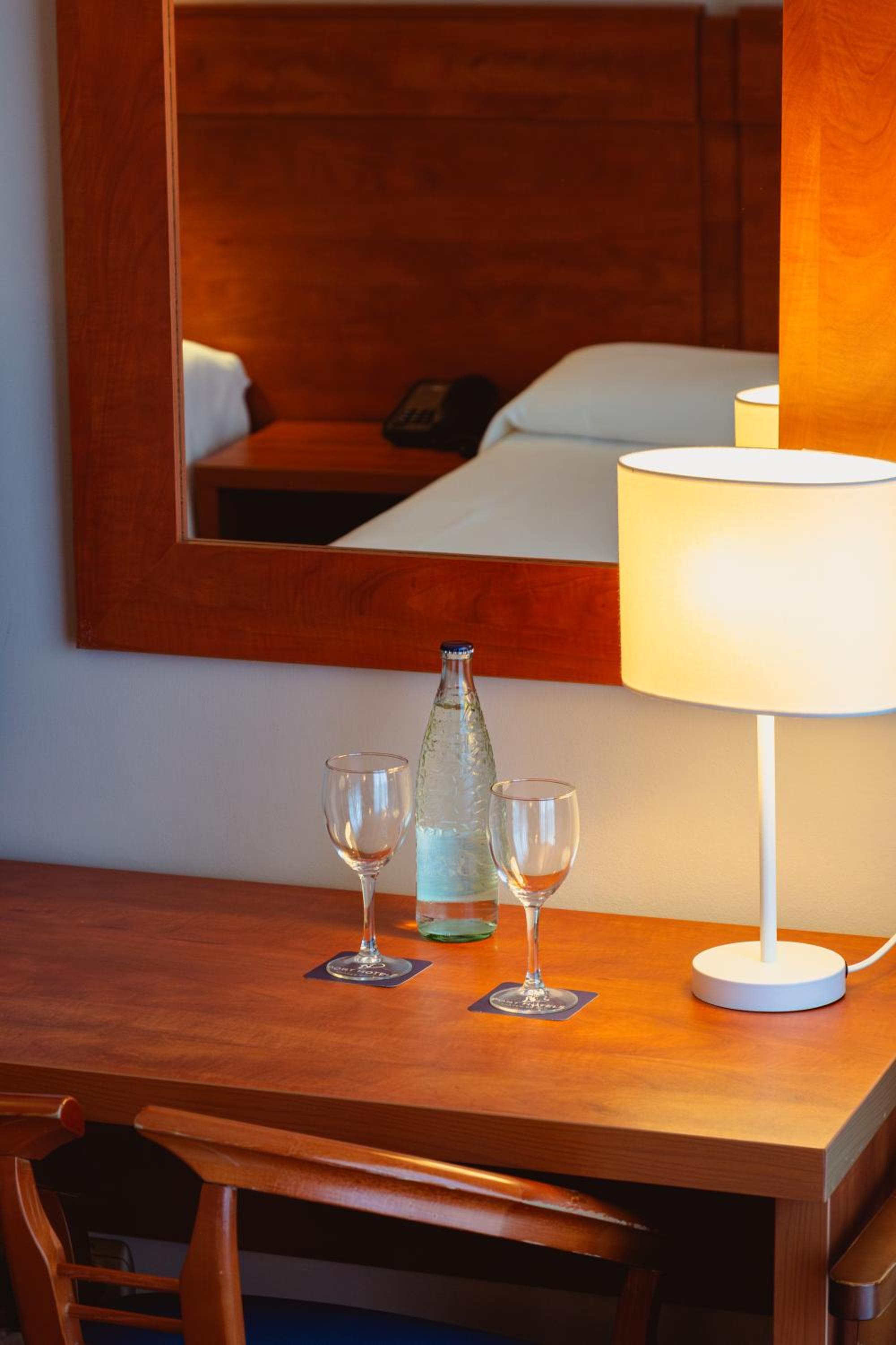 Double or Twin Room with Sea View (1 Adult)