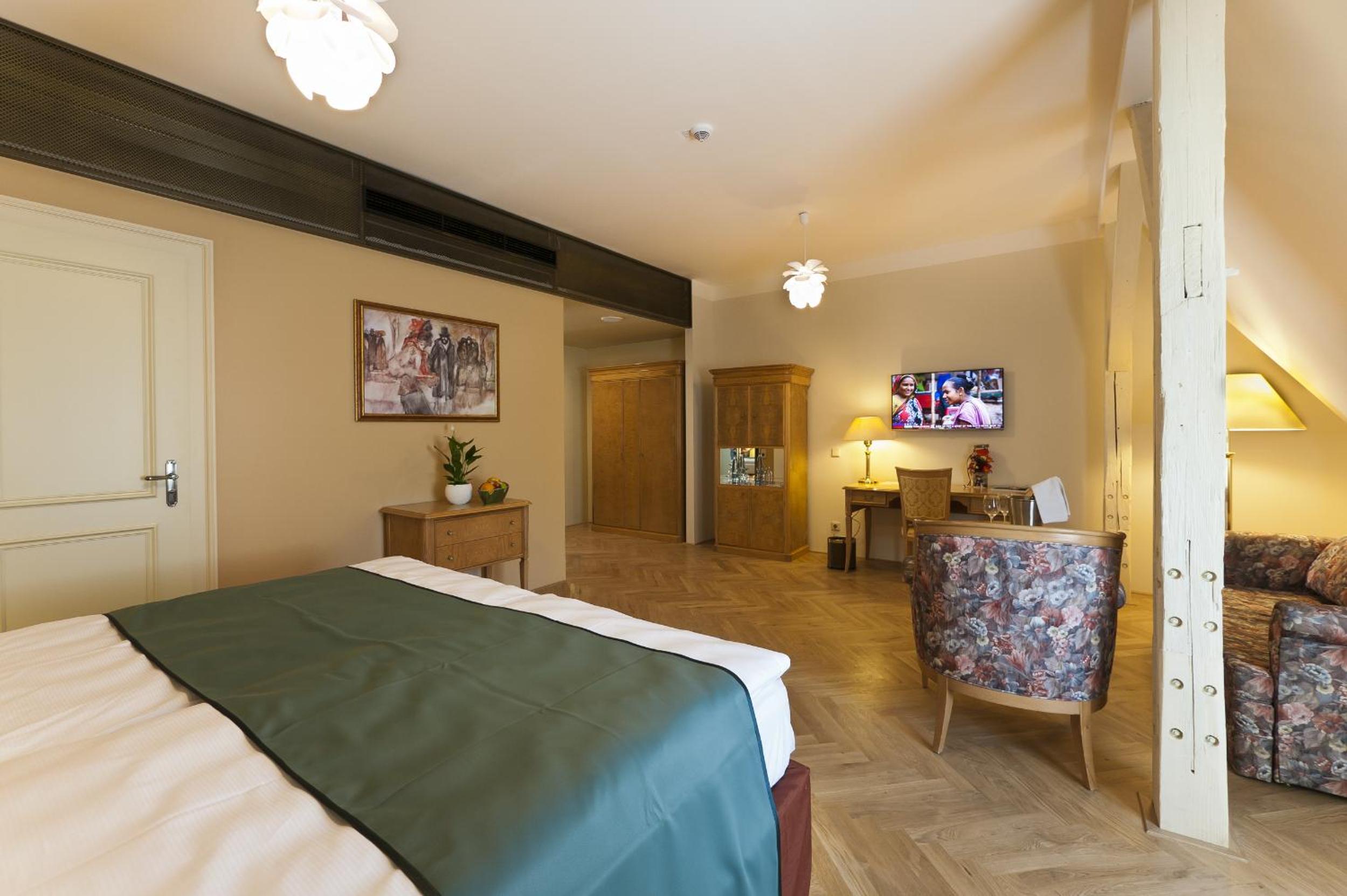 Superior Double or Twin Room photo 2