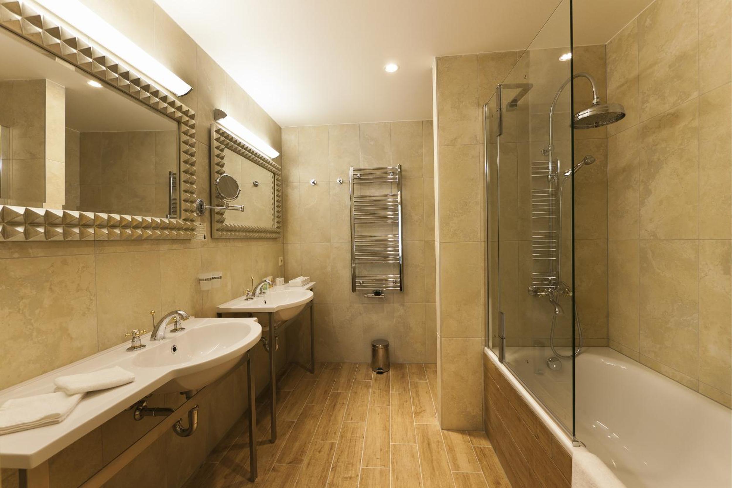Superior Double or Twin Room photo 3