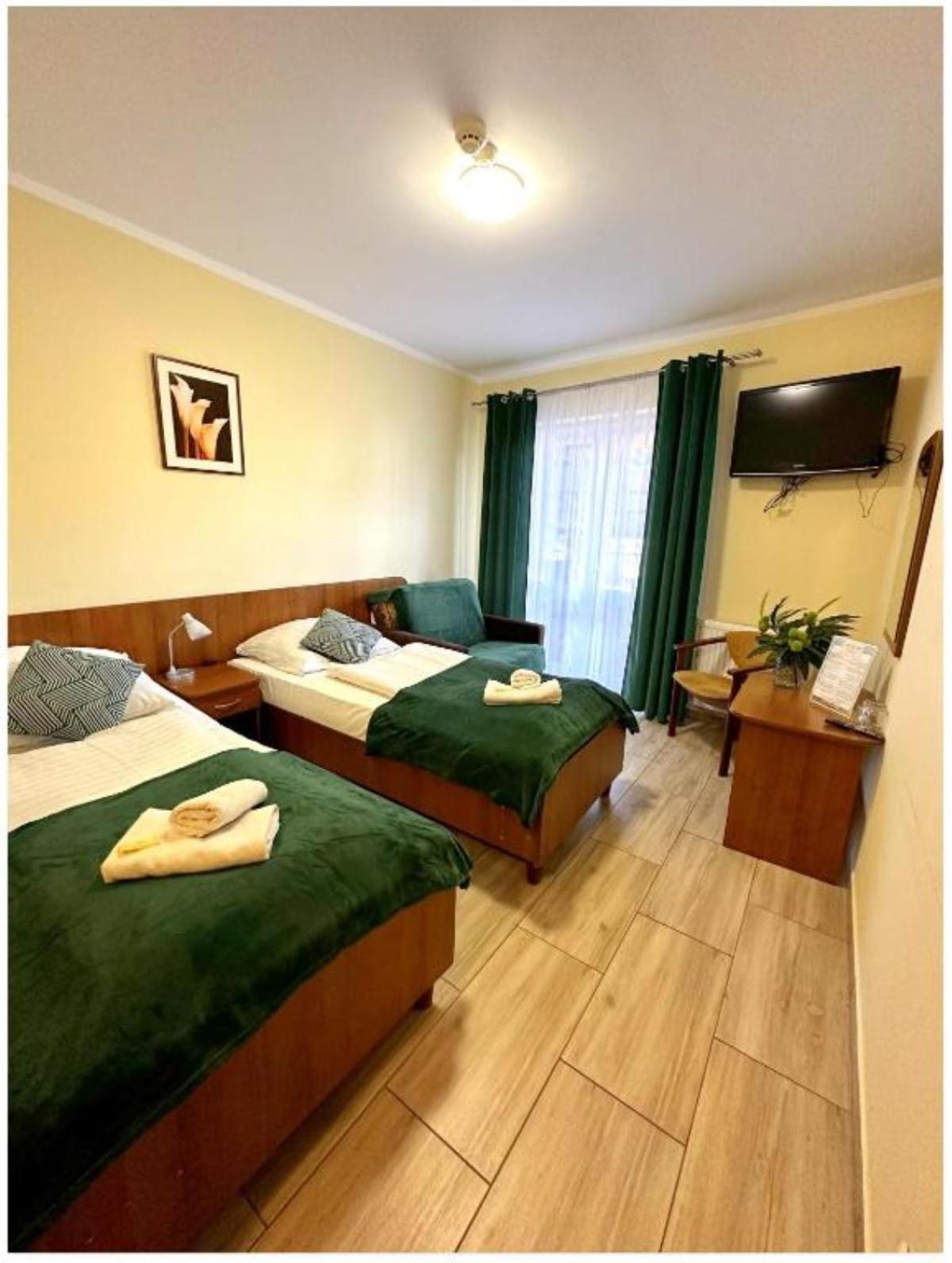Standard Twin Room with Sofa - Photo 14