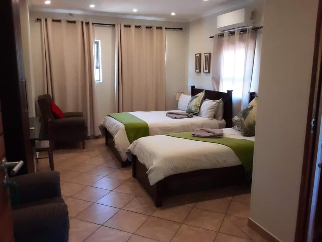 Standard Queen Room