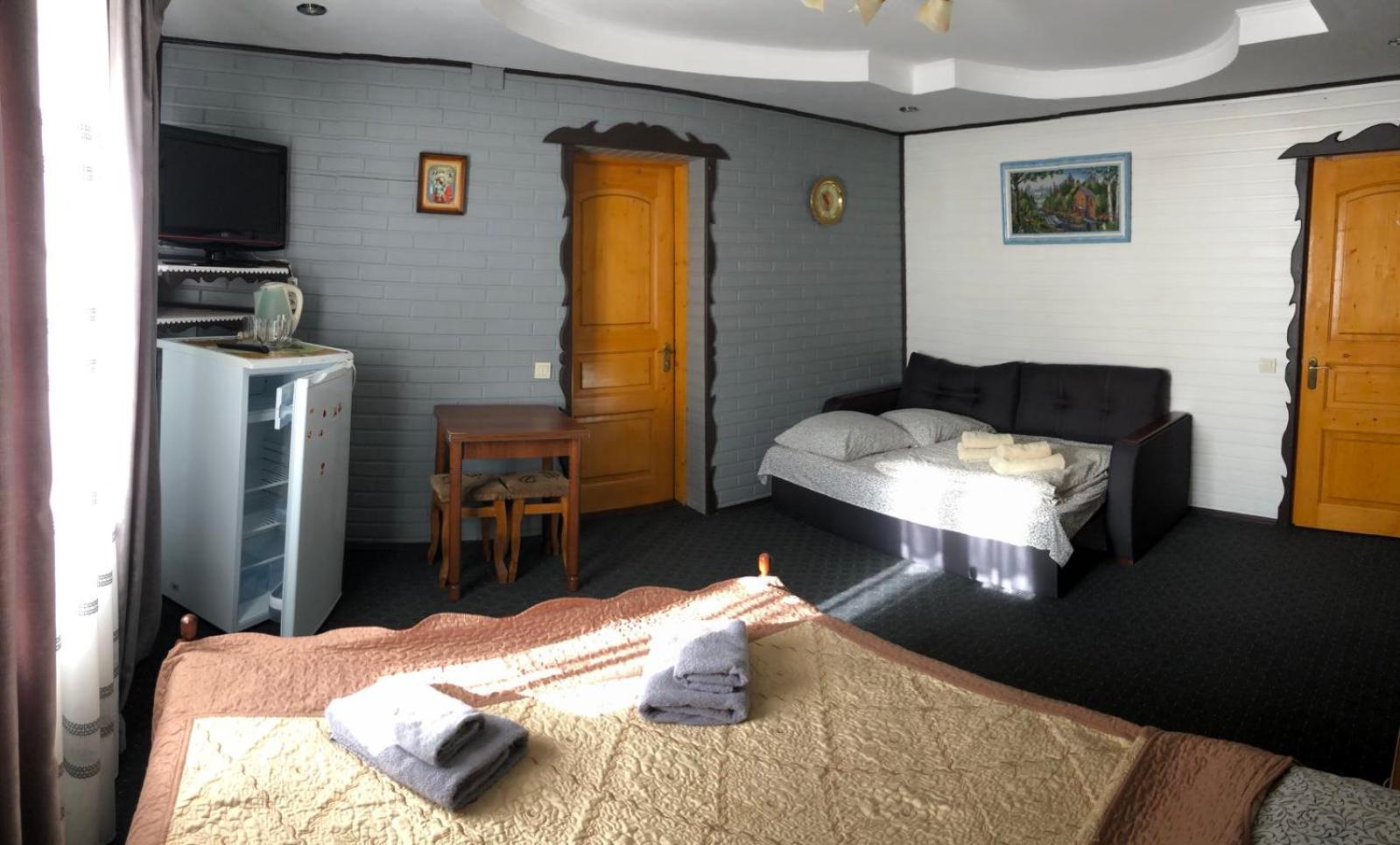 Superior Family Room photo 1