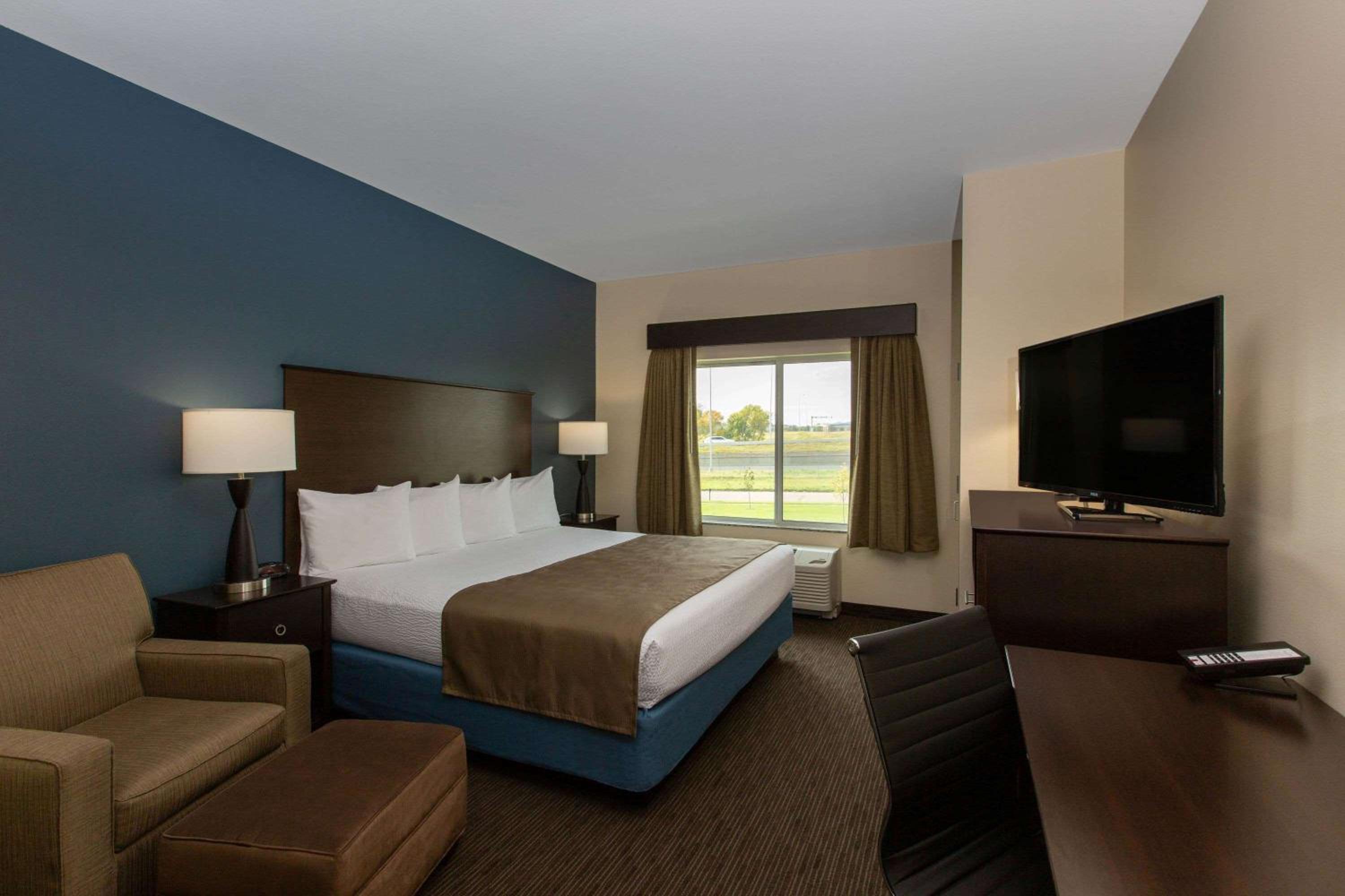 1 King Bed, Hearing Accessible Room, Non-Smoking