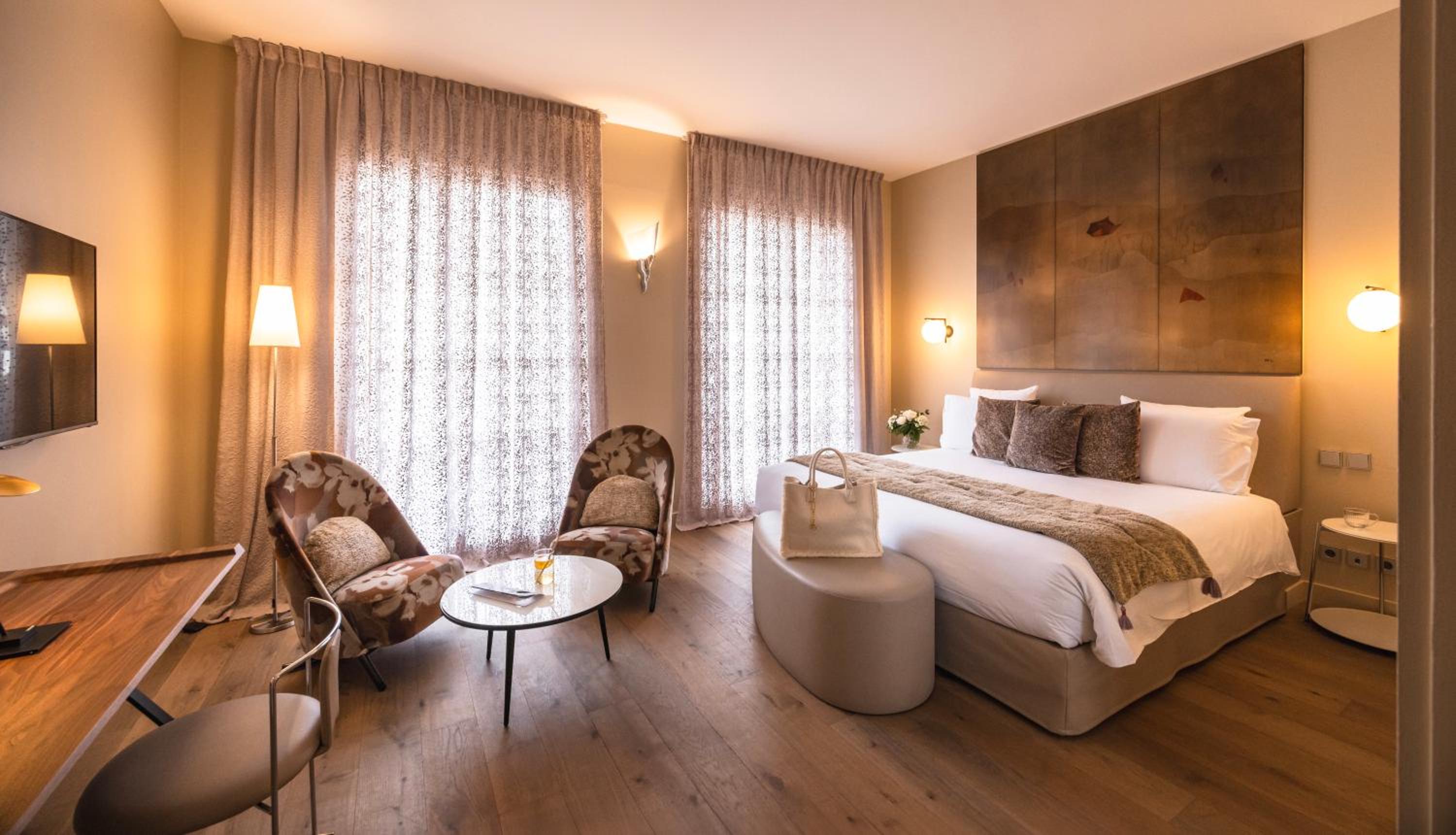 Deluxe Room - Photo 1