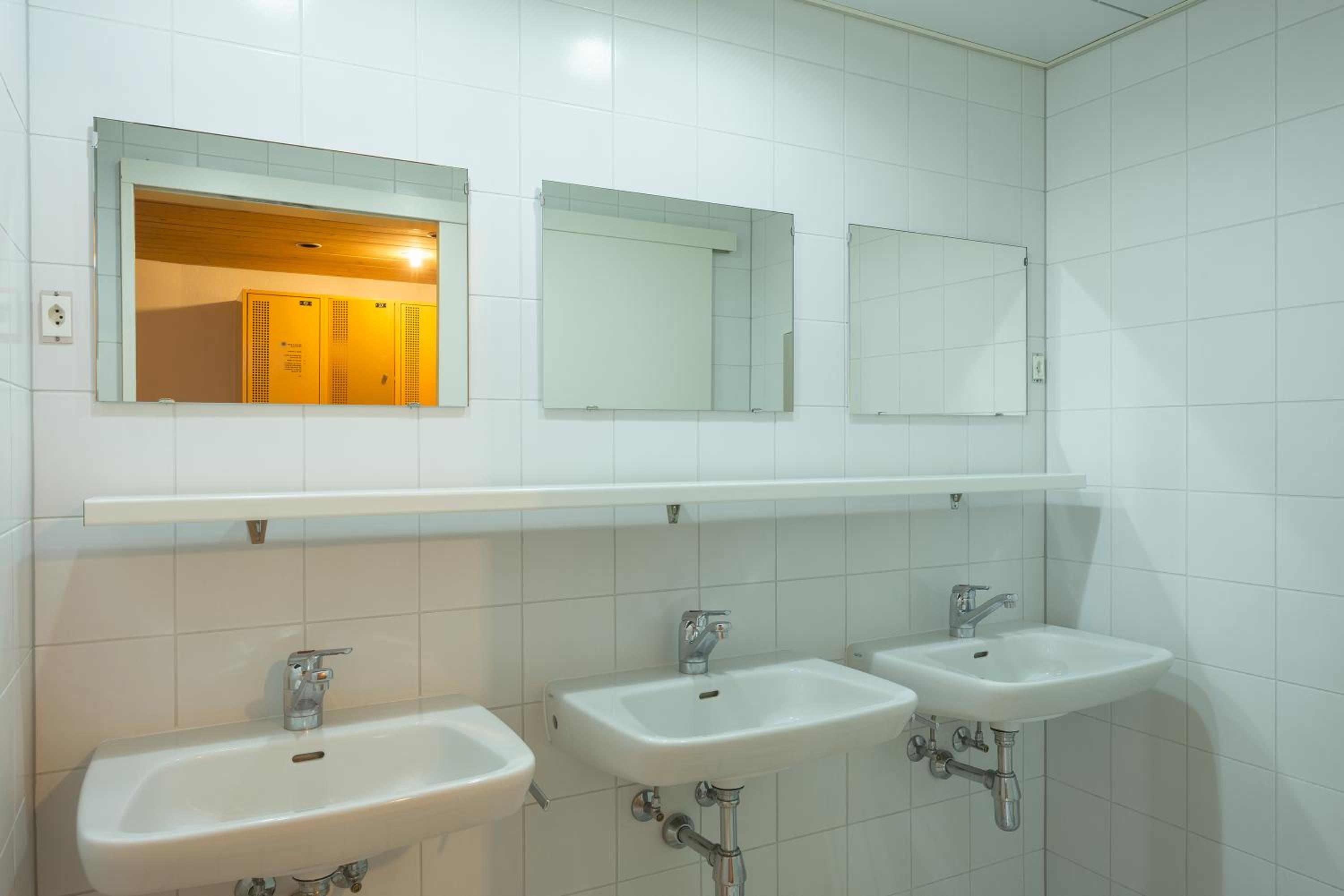 Single Room with Shared Bathroom photo 2