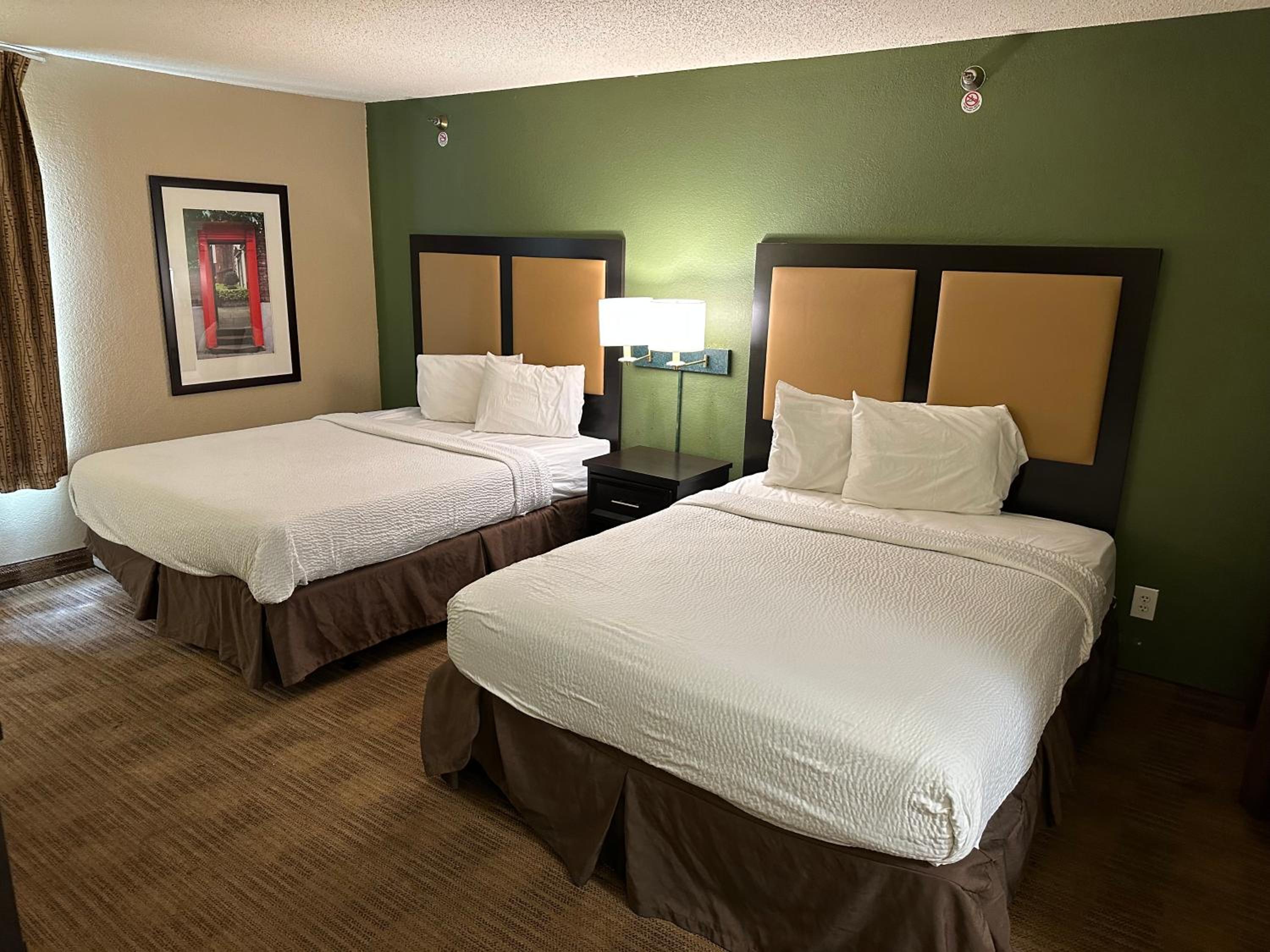 Studio Room with 2 Queen Beds Non-Smoking - Photo 6