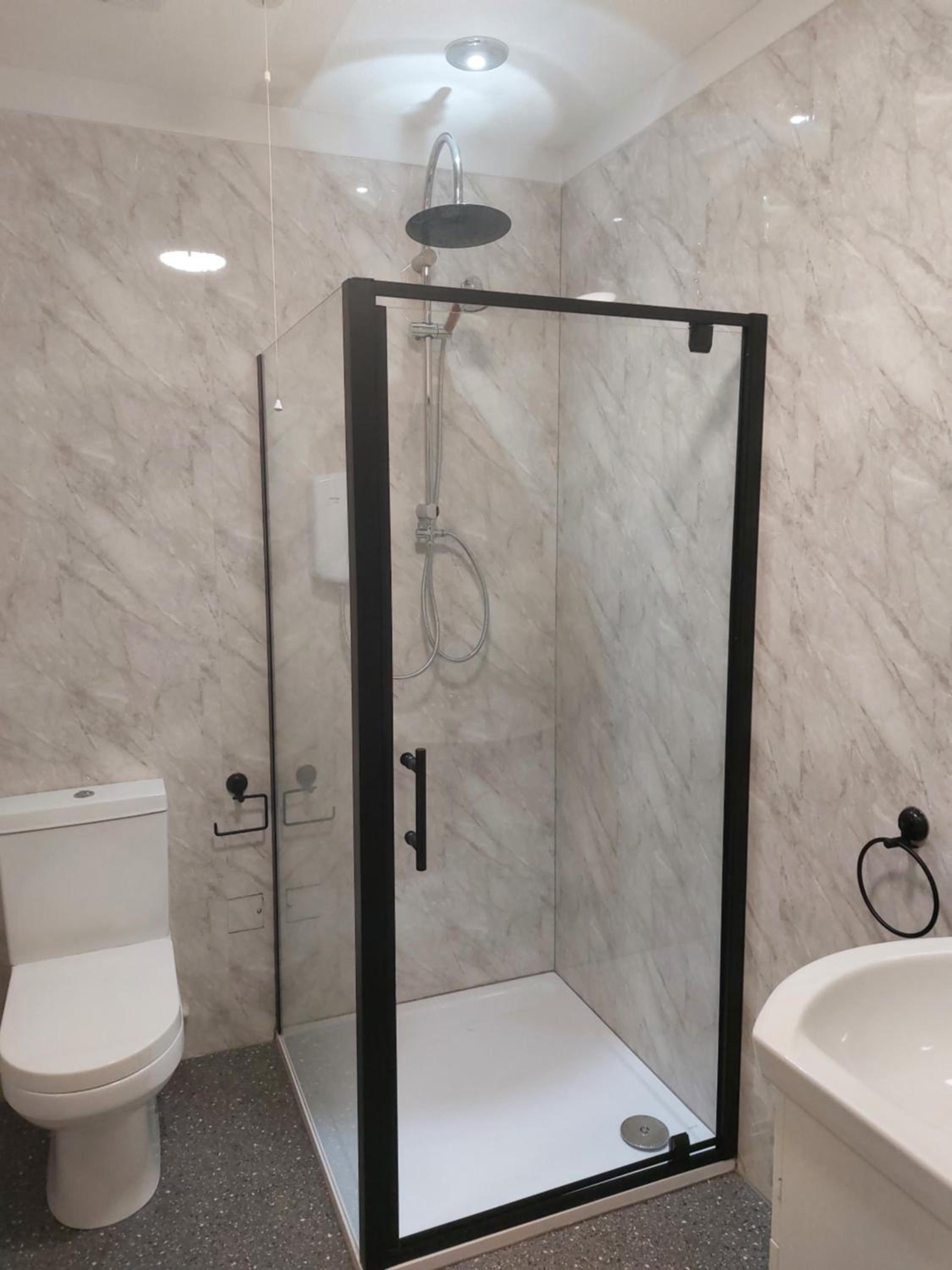 Family Room with Shared Bathroom photo 2