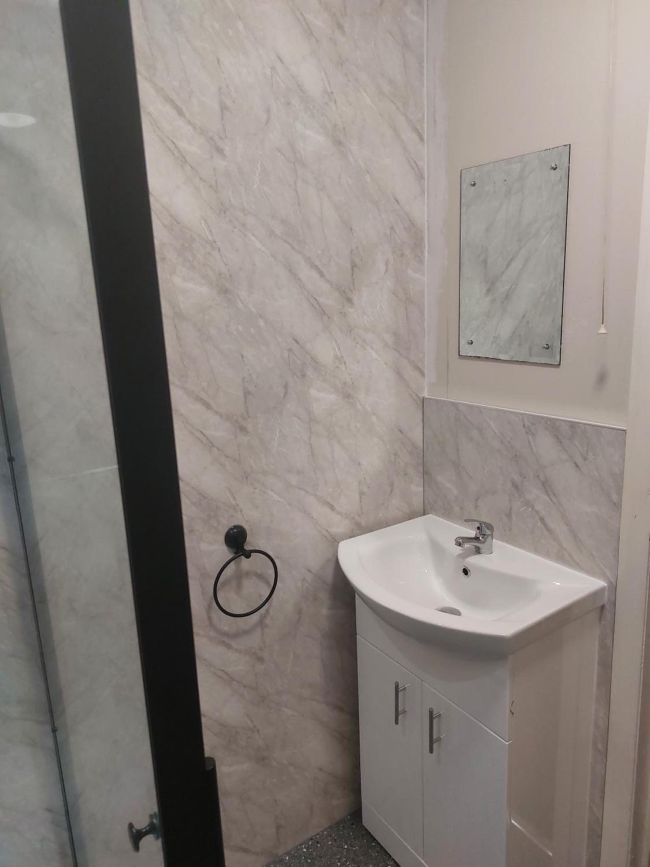 Family Room with Shared Bathroom photo 3