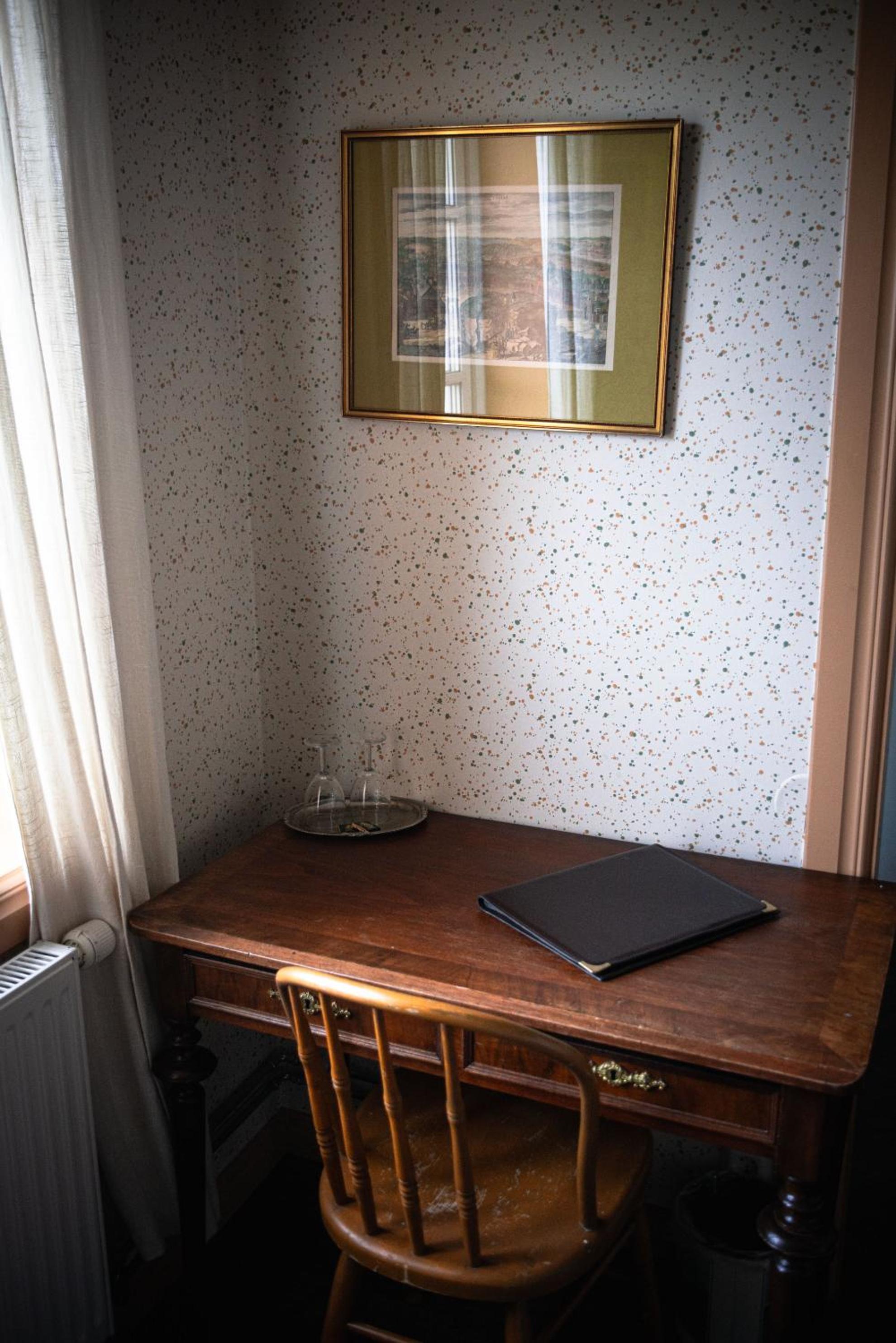 Small Twin Room - Photo 3