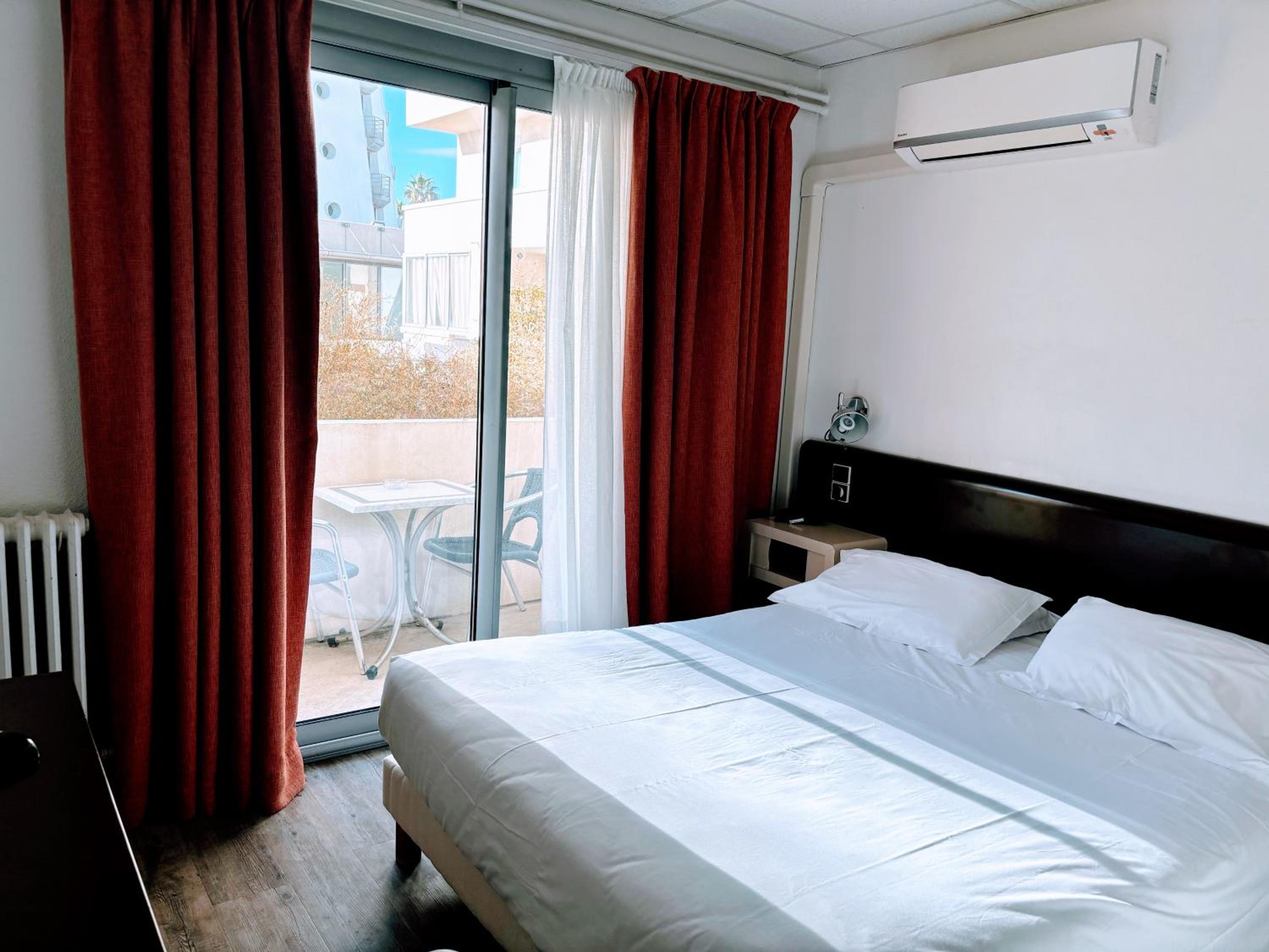Double Room with City View - Photo 1