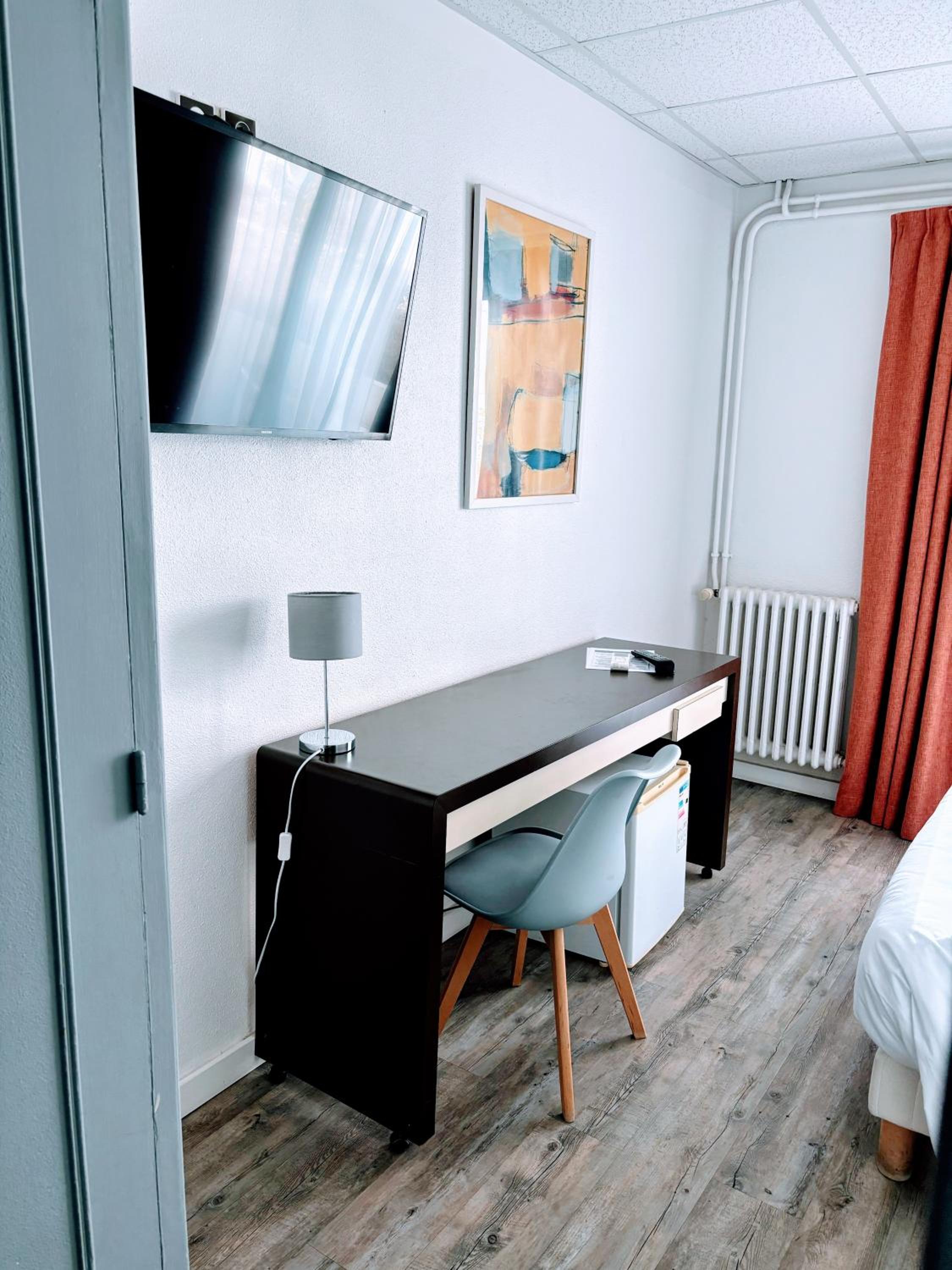 Double Room with City View - Photo 10