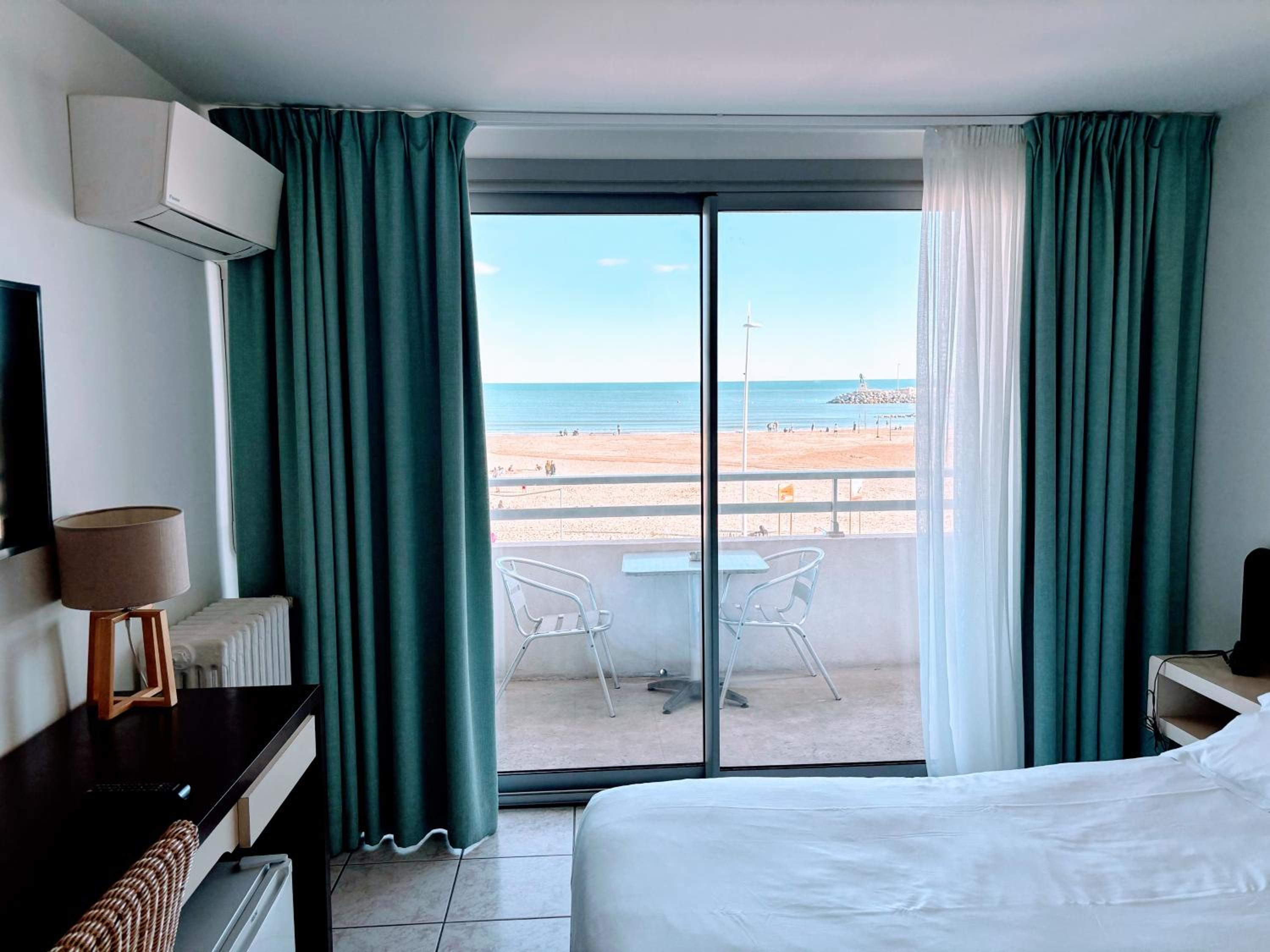 Double Room Facing the Sea - Photo 13