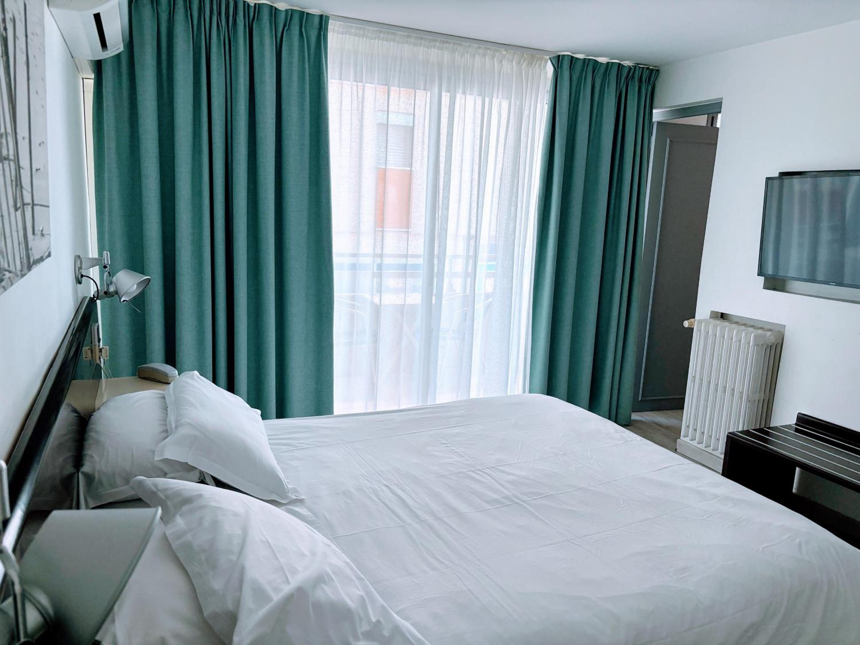 Double Room with Partial Sea View - Photo 6