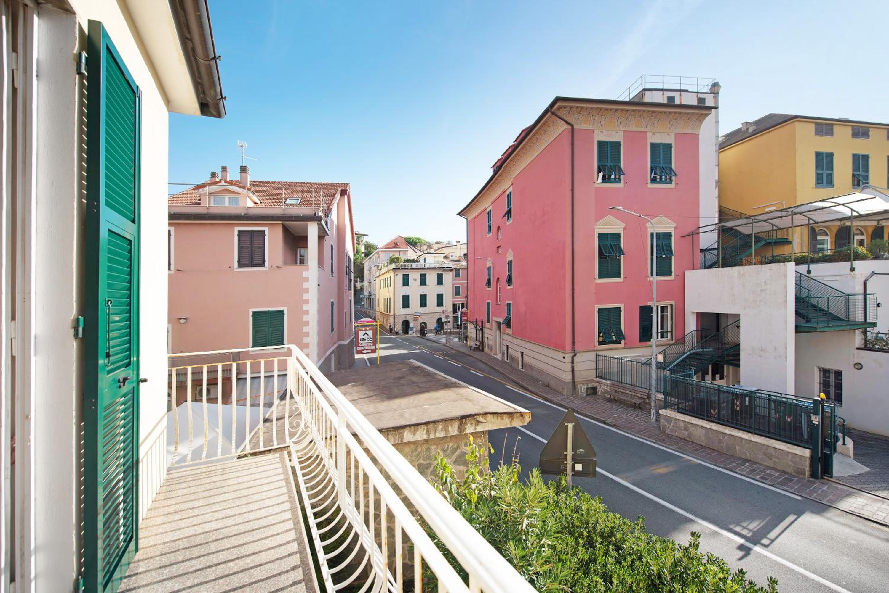 Three-Bedroom Premium Apartment with Balcony photo 2