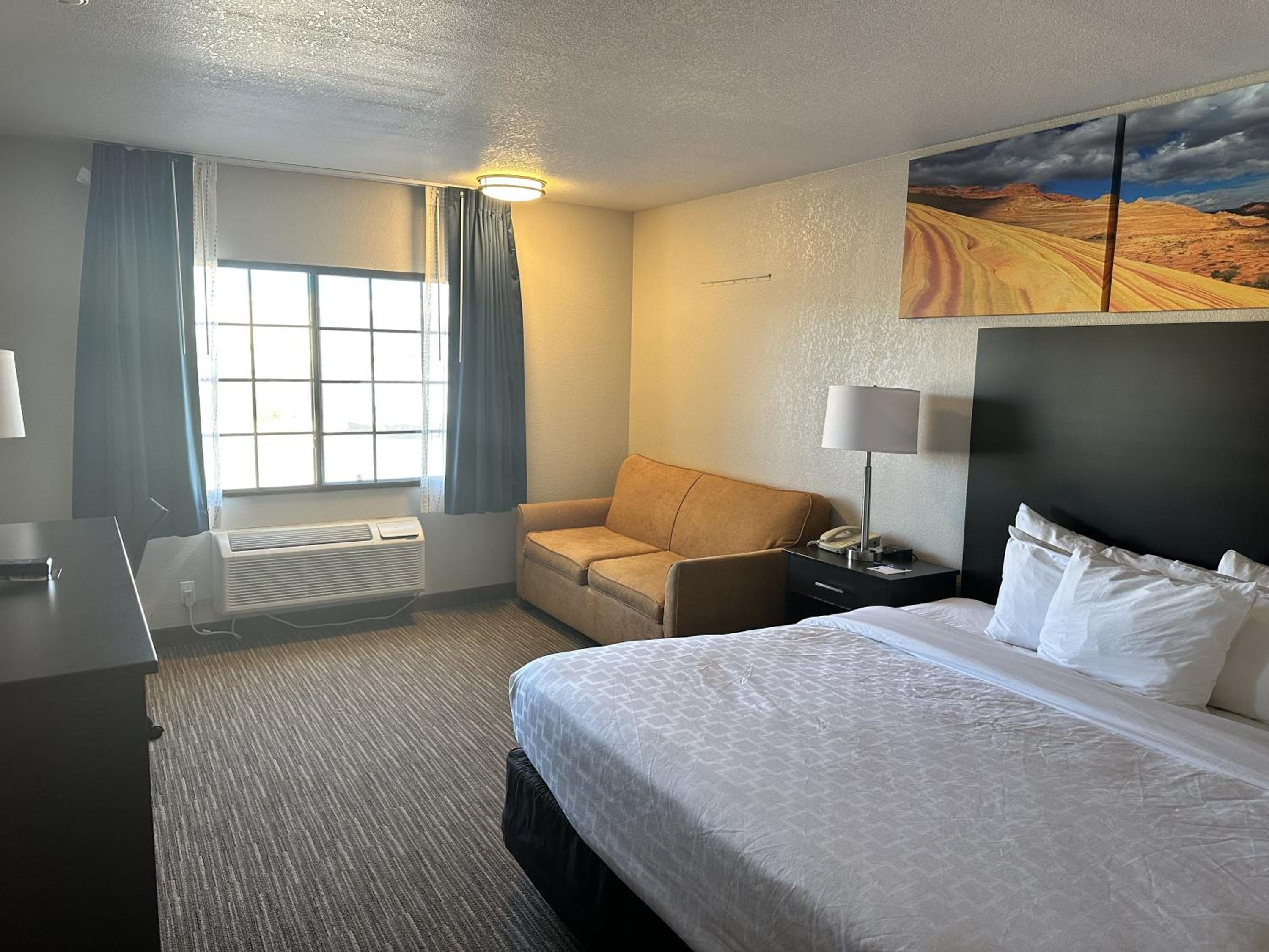 King Room with Pool View - Non-Smoking photo 3
