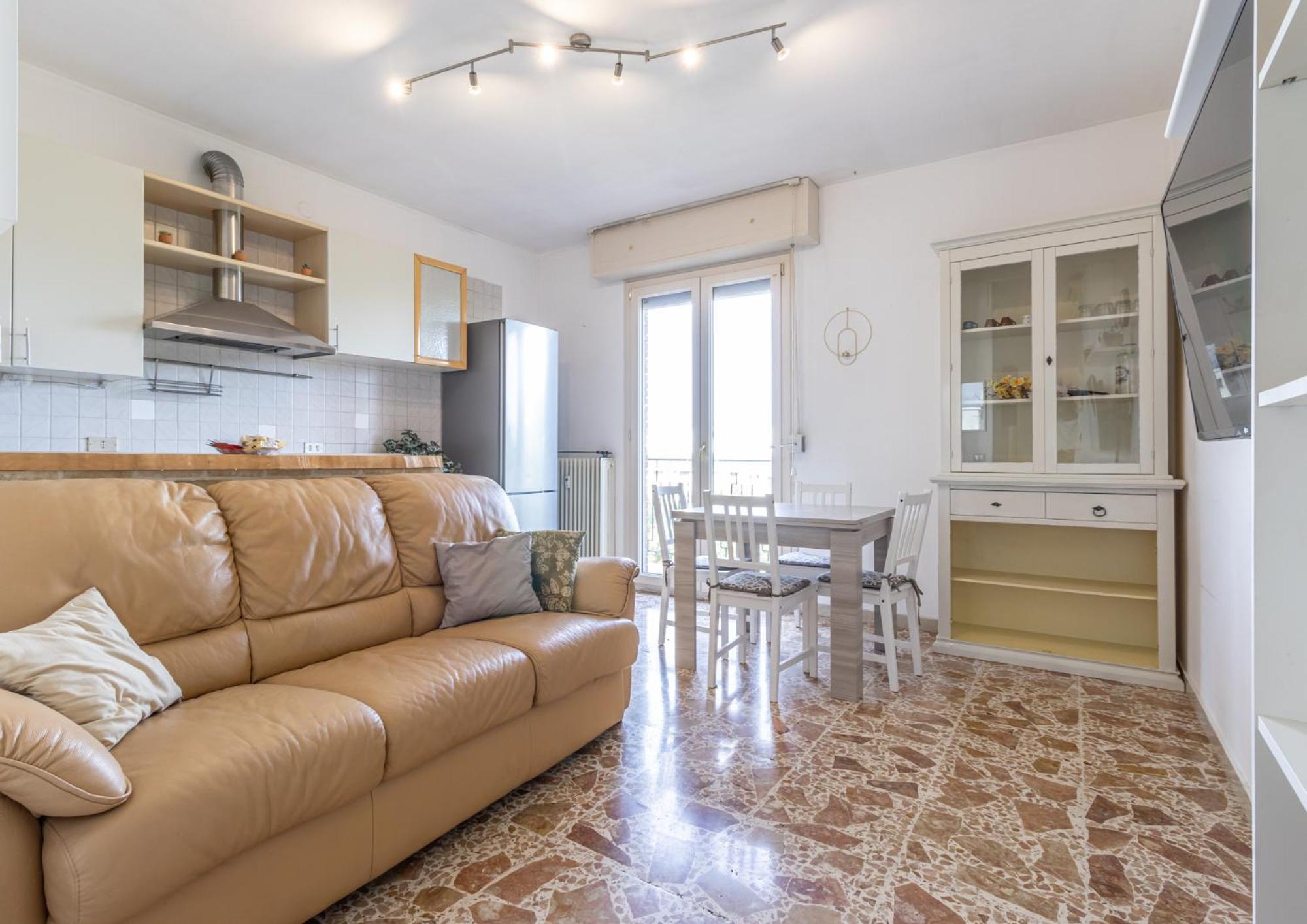 Single Room with Shared Bathroom