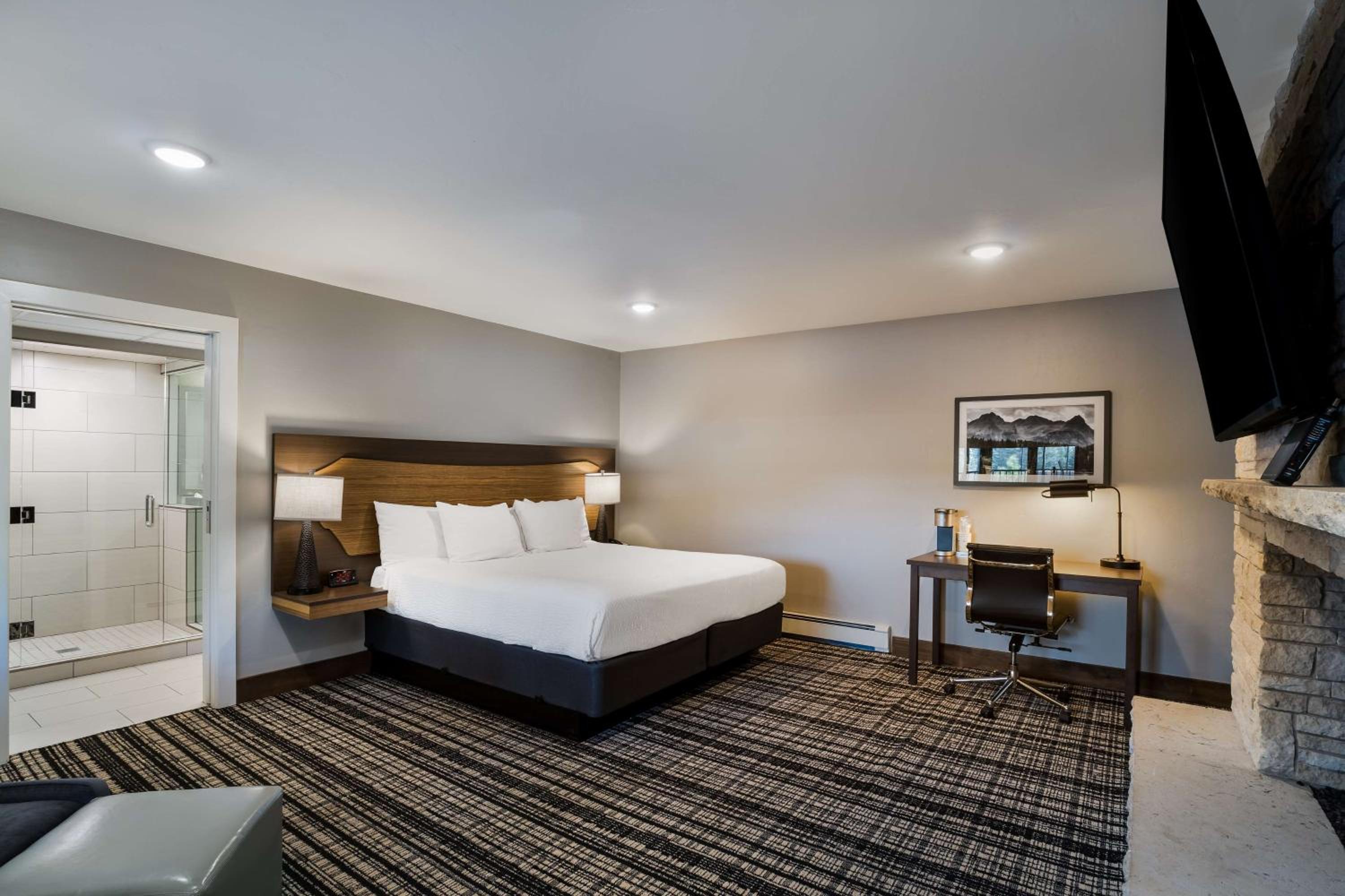 King Suite with Fireplace