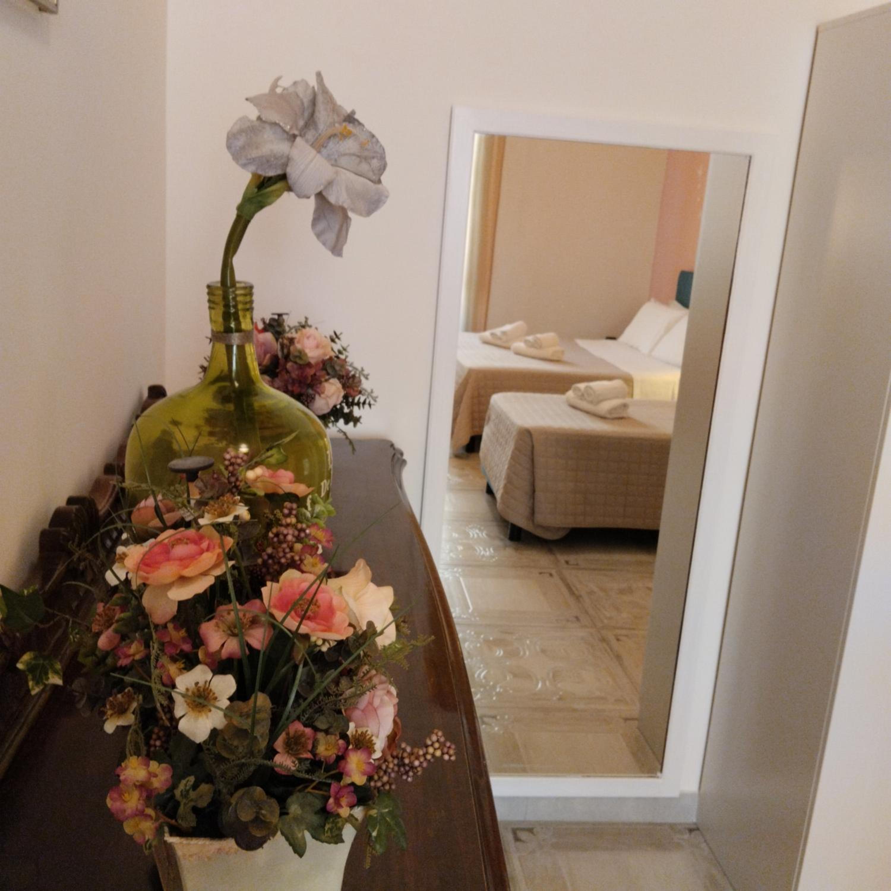 Quadruple Room with Private Bathroom - Photo 2